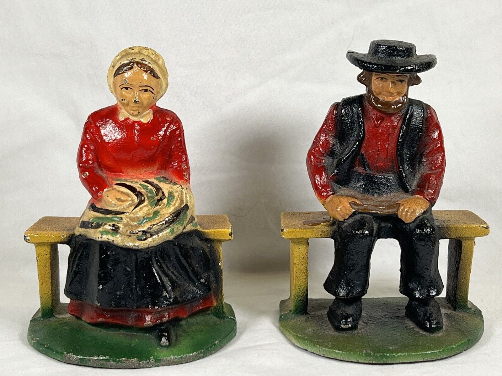 VTG CAST IRON BOOKENDS AMISH  MAN & WOMAN SITTING ON BENCH DOOR STOPS Heavy