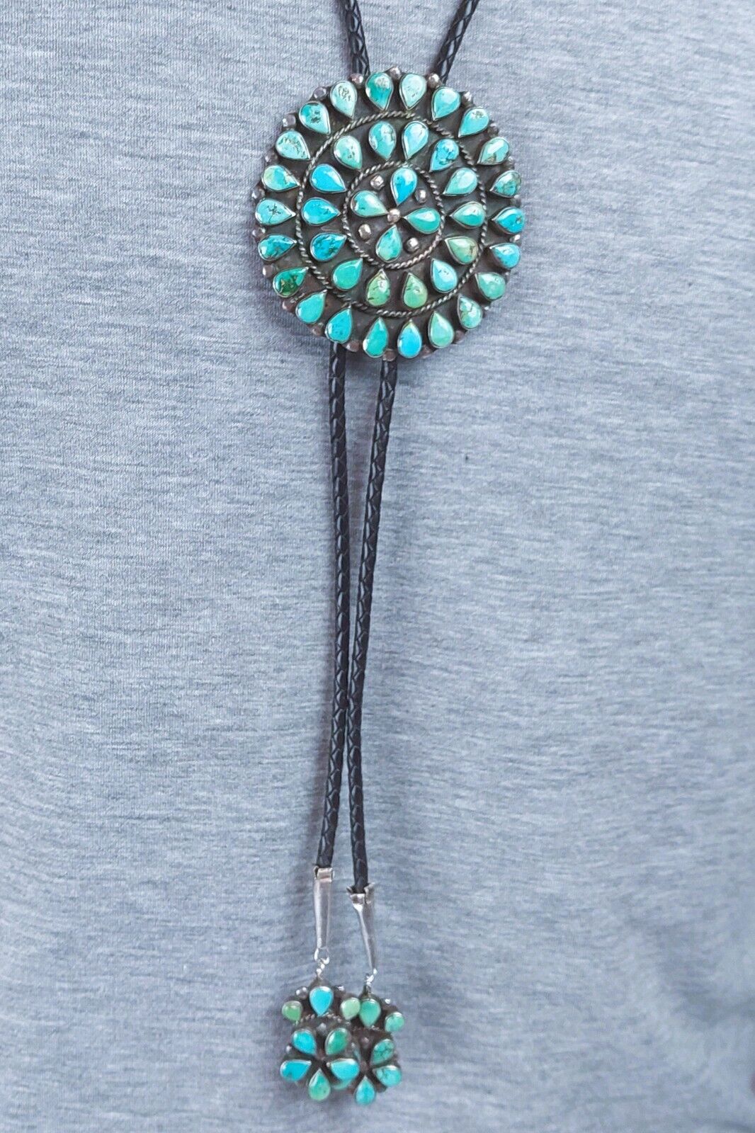 Vintage Zuni / Navajo Turquoise sterling silver Cluster Bolo Tie
