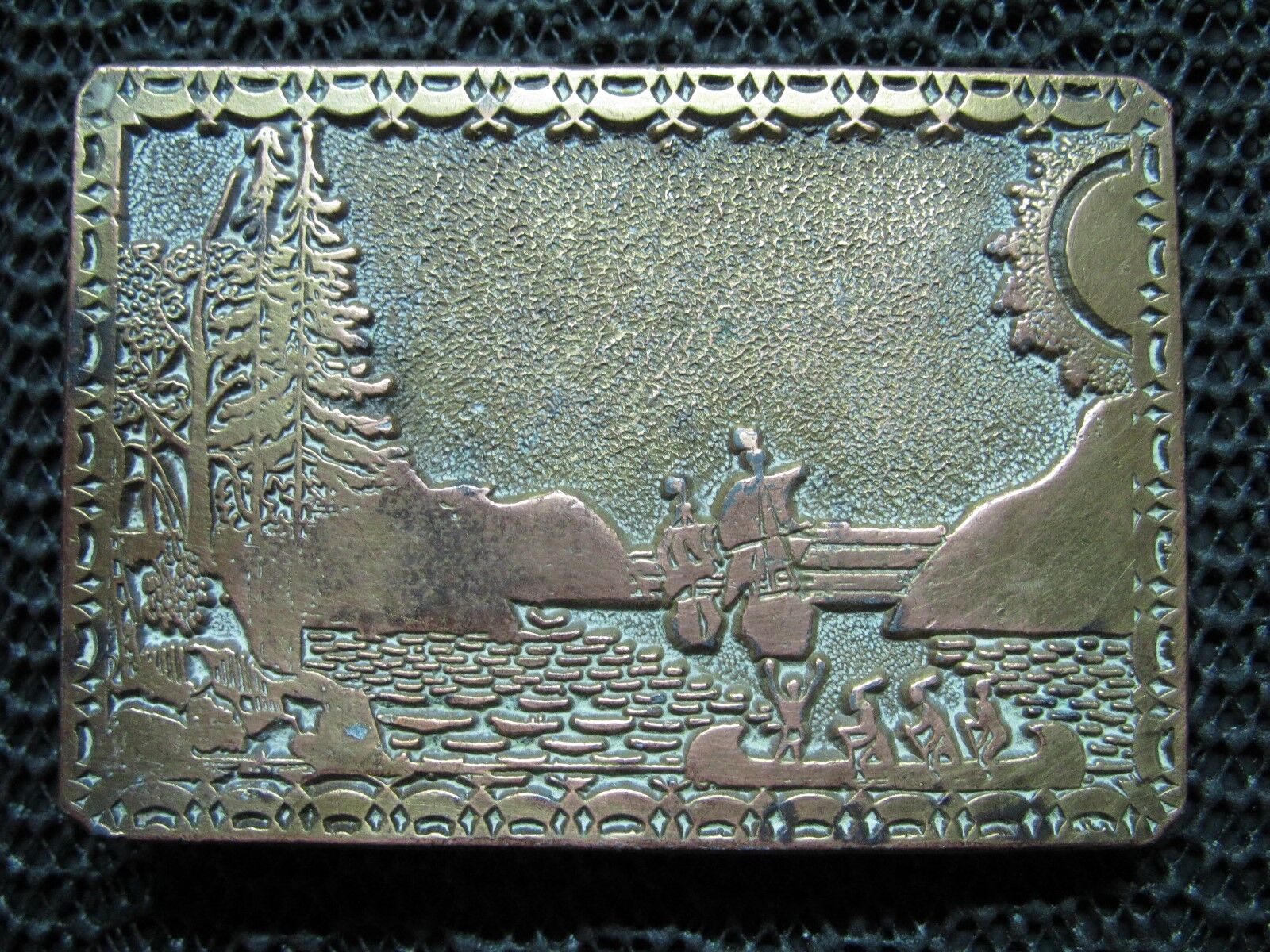 NATIVE AMERICAN & EARLY SETTLERS SCENE BELT BUCKLE VINTAGE RARE INSTYLE 1980