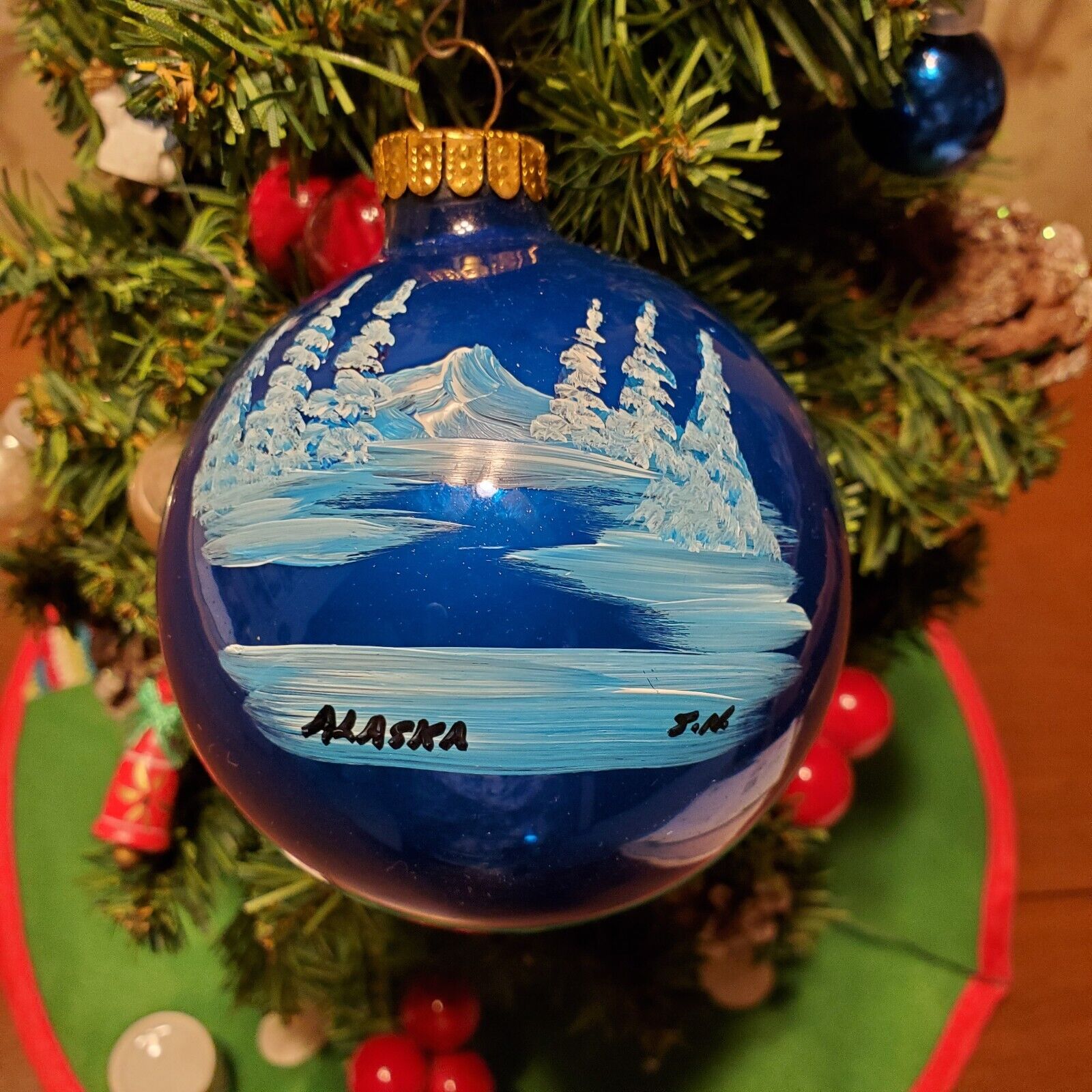 Claim 49 Alaska Hand Painted Round Christmas Ornament Blue Mountain Souvenir 3\