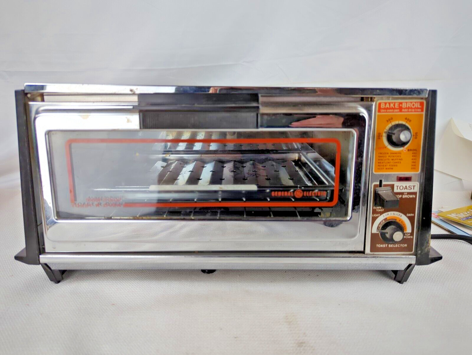 Vintage GE General Electric Toast N Broil Toaster Oven A10T26 Chrome Faux Wood
