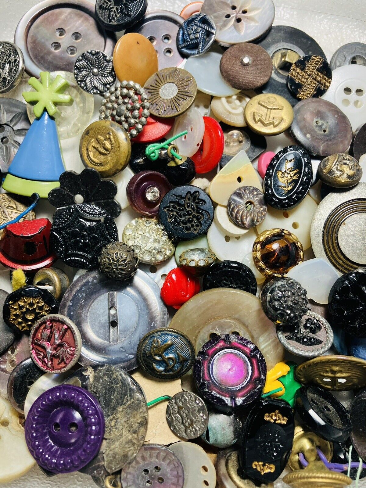 Antique Vintage Large Lot Of Buttons Metal Picture Mop Shell Black Glass Etc