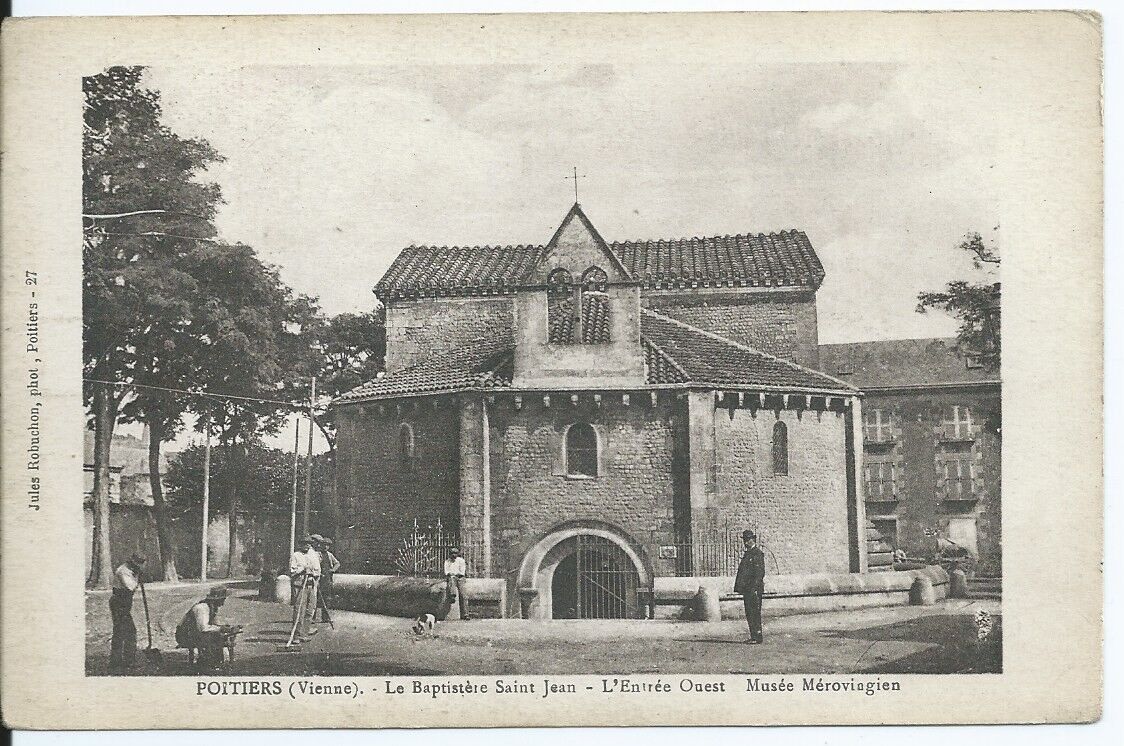 CPA 86 - POITIERS - La Baptisterie Saint Jean - L\'Entrée Ouest - Musée Merovingie