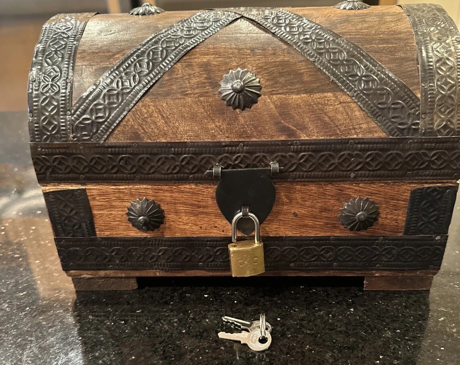 Small Pirates Wood Wooden Treasure Chest With Lock And Key