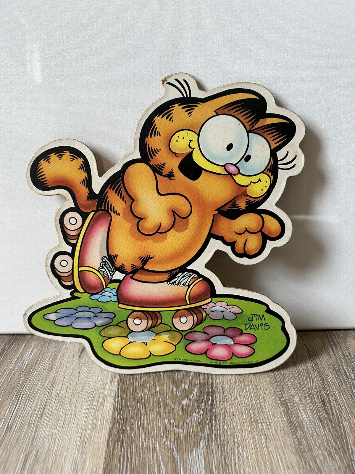 Vintage Garfield Die Cut Hard Board Garfield On Roller-skates 10” Jim Davis