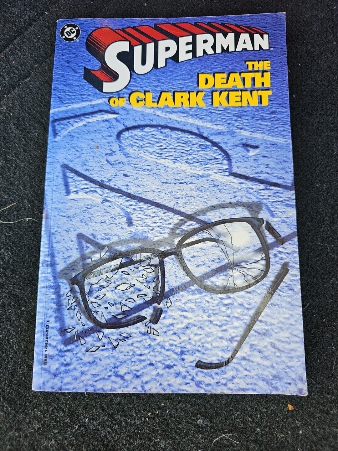 SUPERMAN: THE DEATH OF CLARK KENT Great Condition Vintage