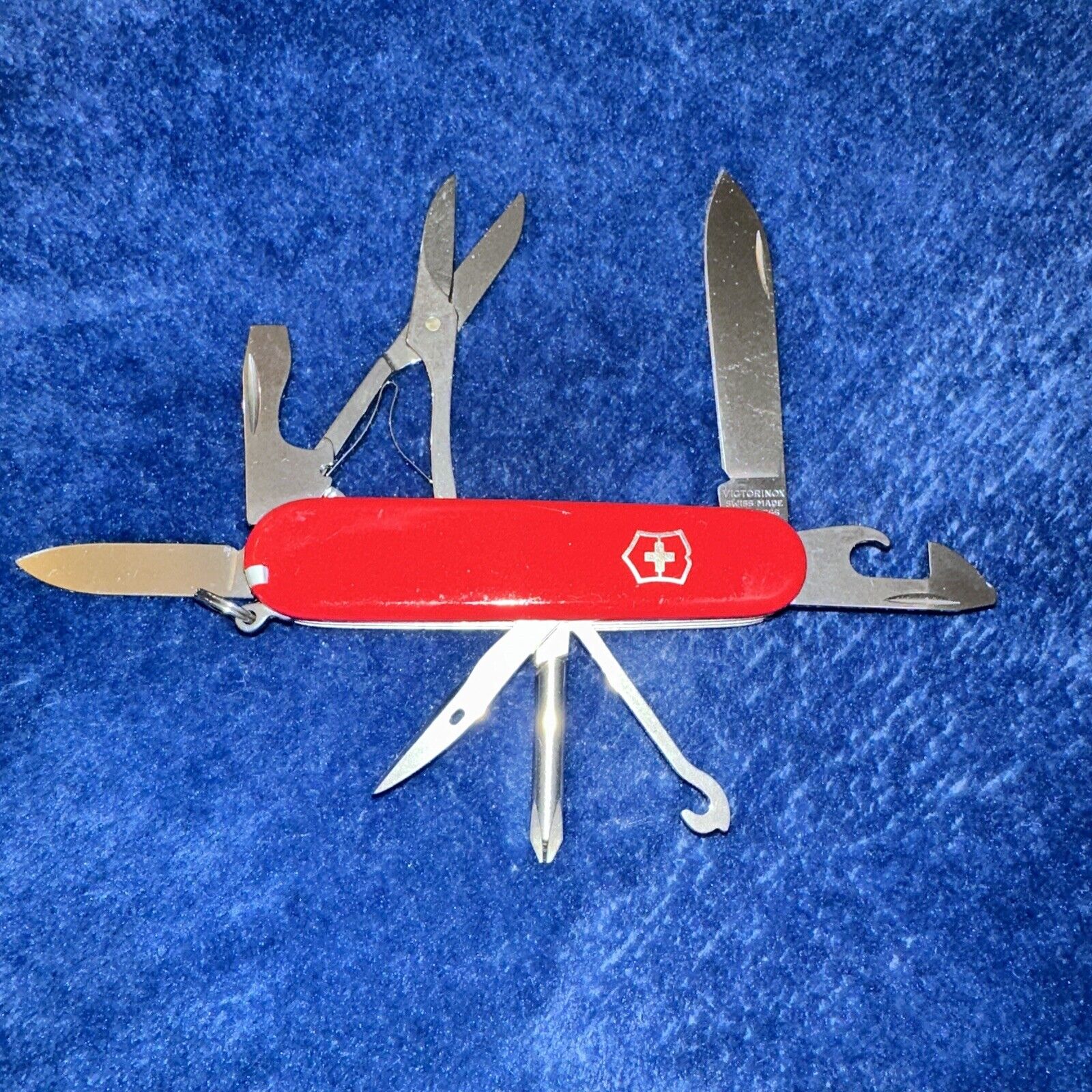 Victorinox Swiss Army Knife 8 blade very nice