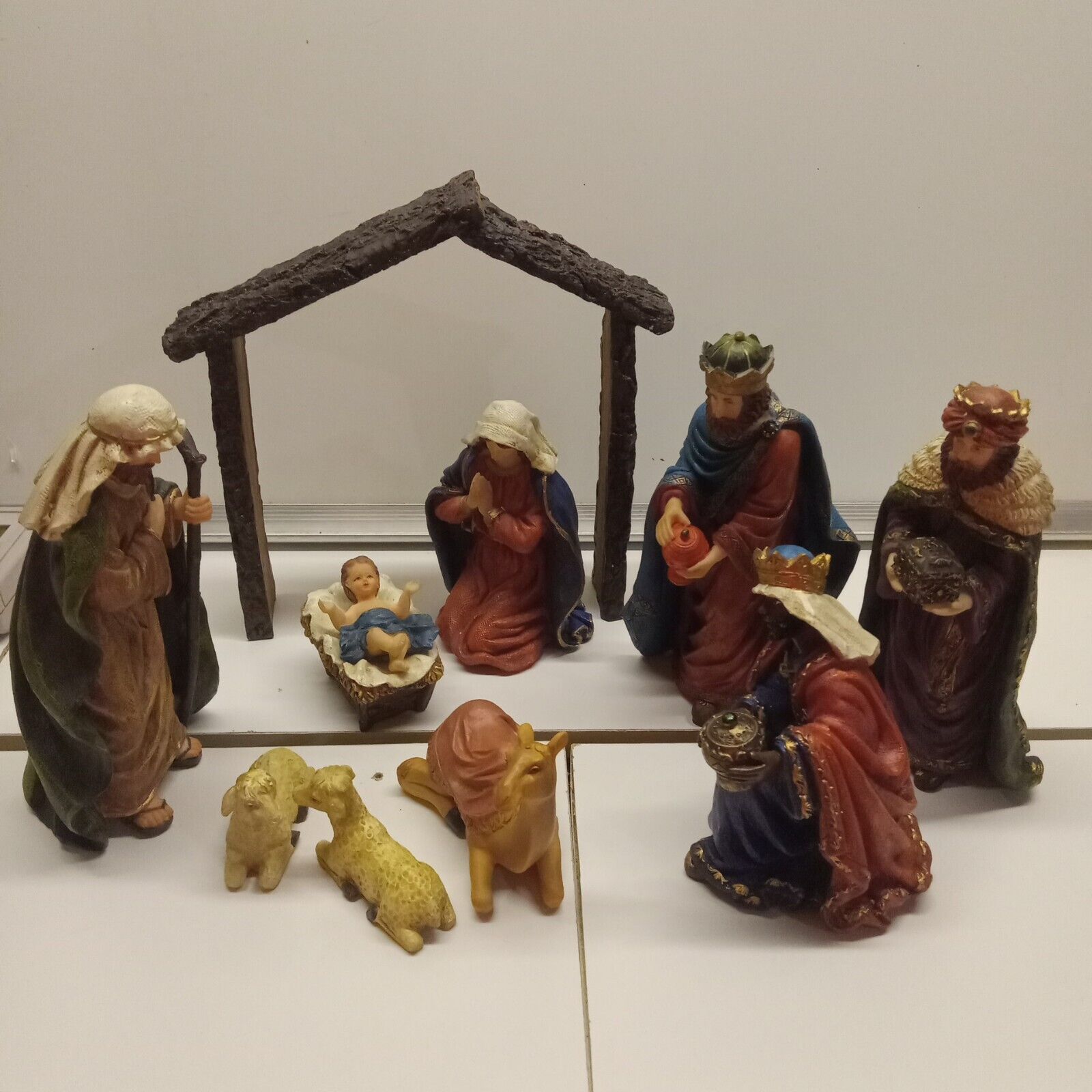 Nativity Set 11 PIECE Resin Mary Joseph 3 Wisemen 2 sheep baby bed Camel Manger