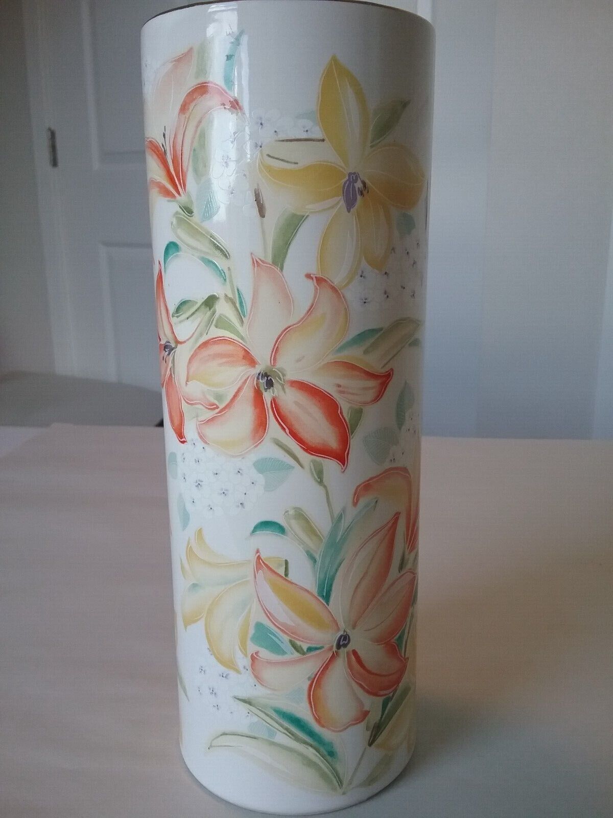 Vintage 1970’s Flora Otagiri of Japan Porcelain Vase. EUC, 9.5” Tall x 3.25\