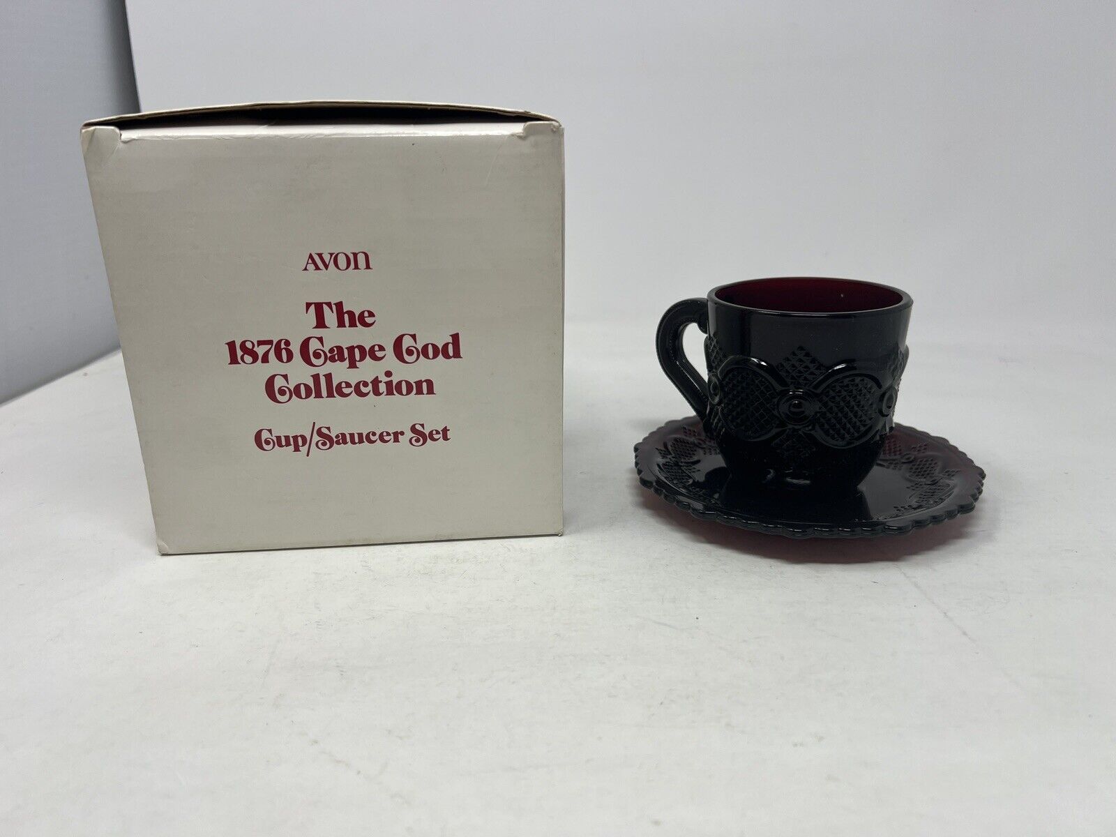 Avon The 1876 Cape Cod Collection Cup/Saucer Set with Box