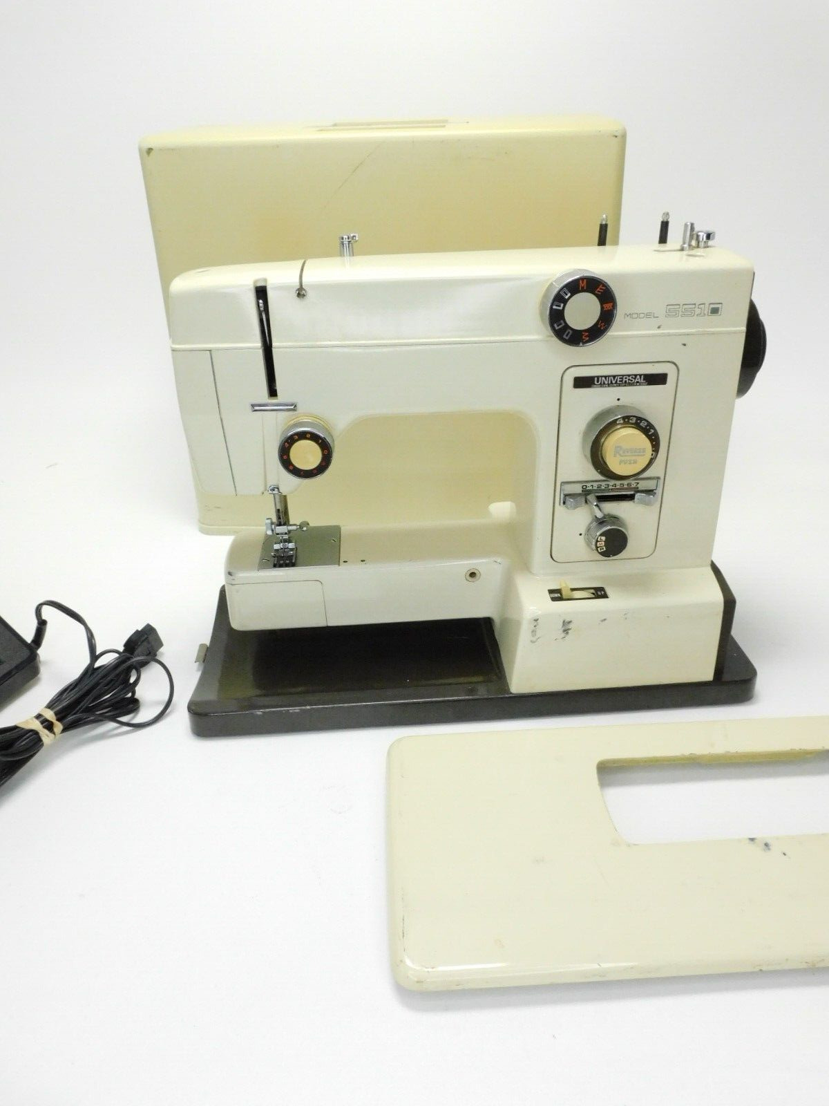 Vintage Universal Model 5510 Sewing Machine Zigzag Case + Acc - Tested