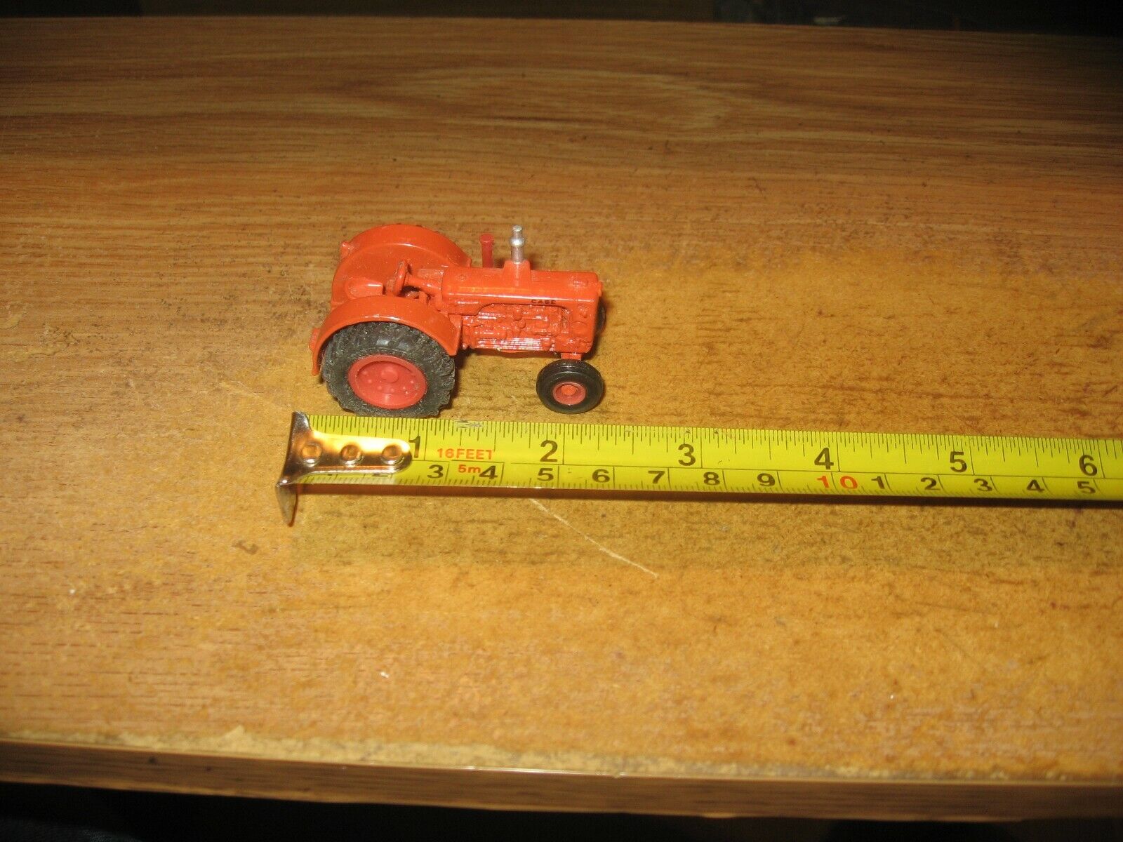 CASE TOY TRACTOR MODEL \
