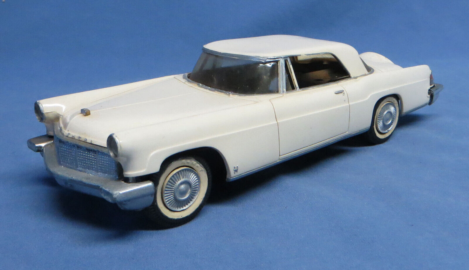 Rare Vintage AMT 1956 Polar White Lincoln Continental Friction 1/25 Promo READ
