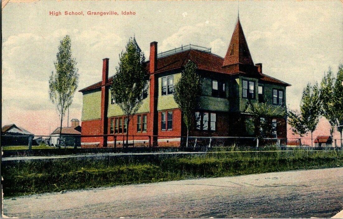 1910. GRANGEVILLE, IDAHO. HIGH SCHOOL. POSTCARD MM12
