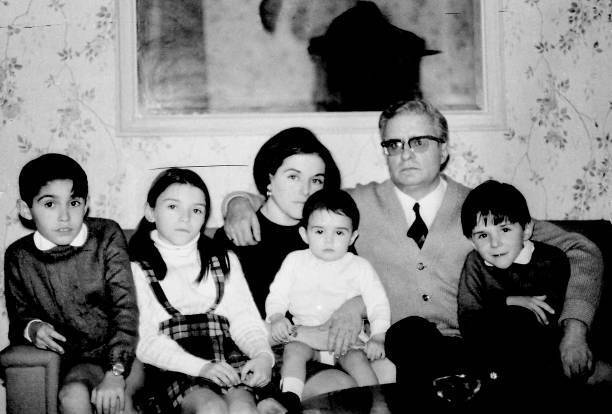 Spanish writer Luis Jimenez Martos and family Madrid 1970 OLD PHOTO