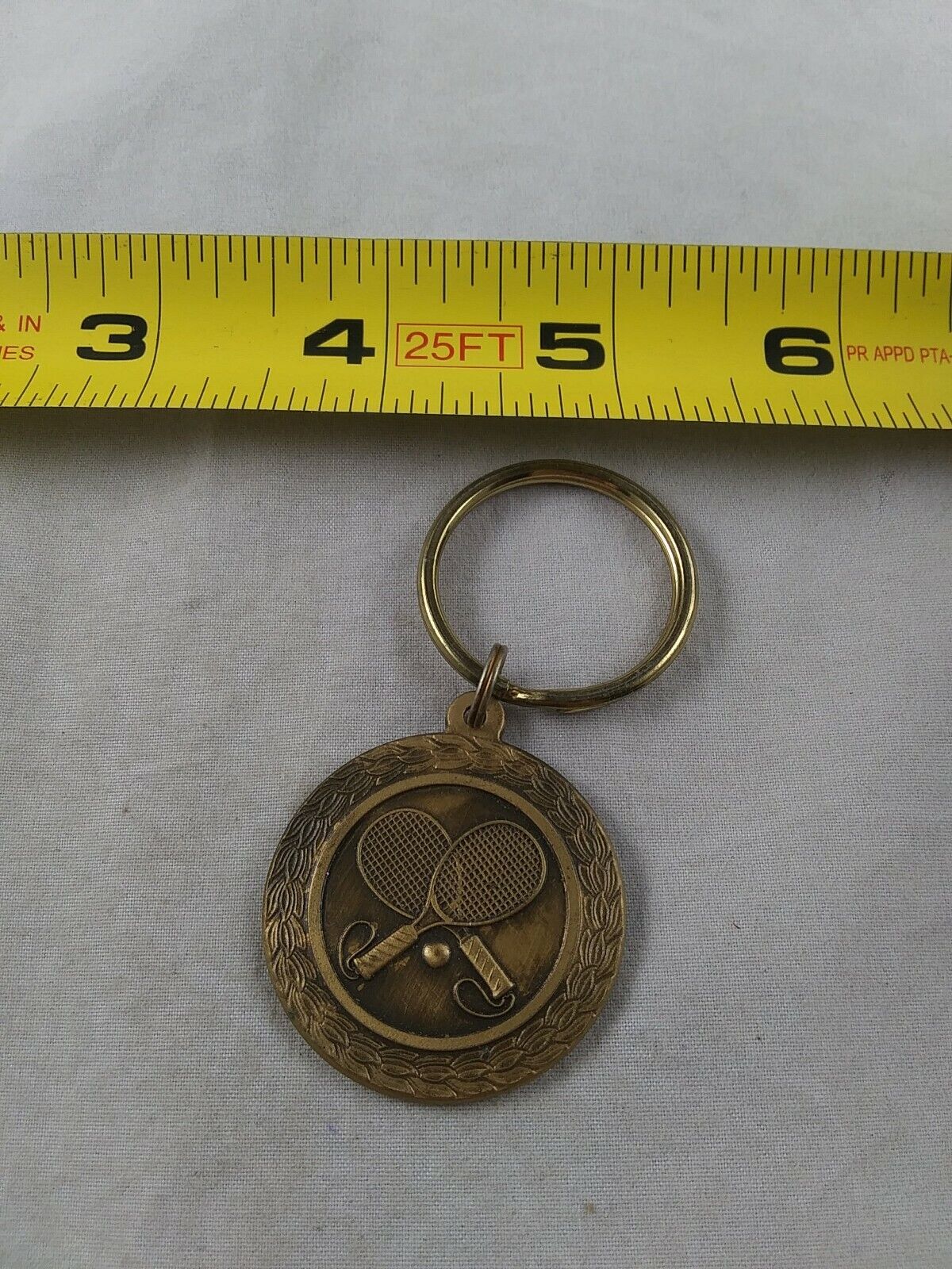 Vintage SARANAC PRO-AM 1985 Medal Keychain Key Ring Chain Hangtag Fob *QQ53