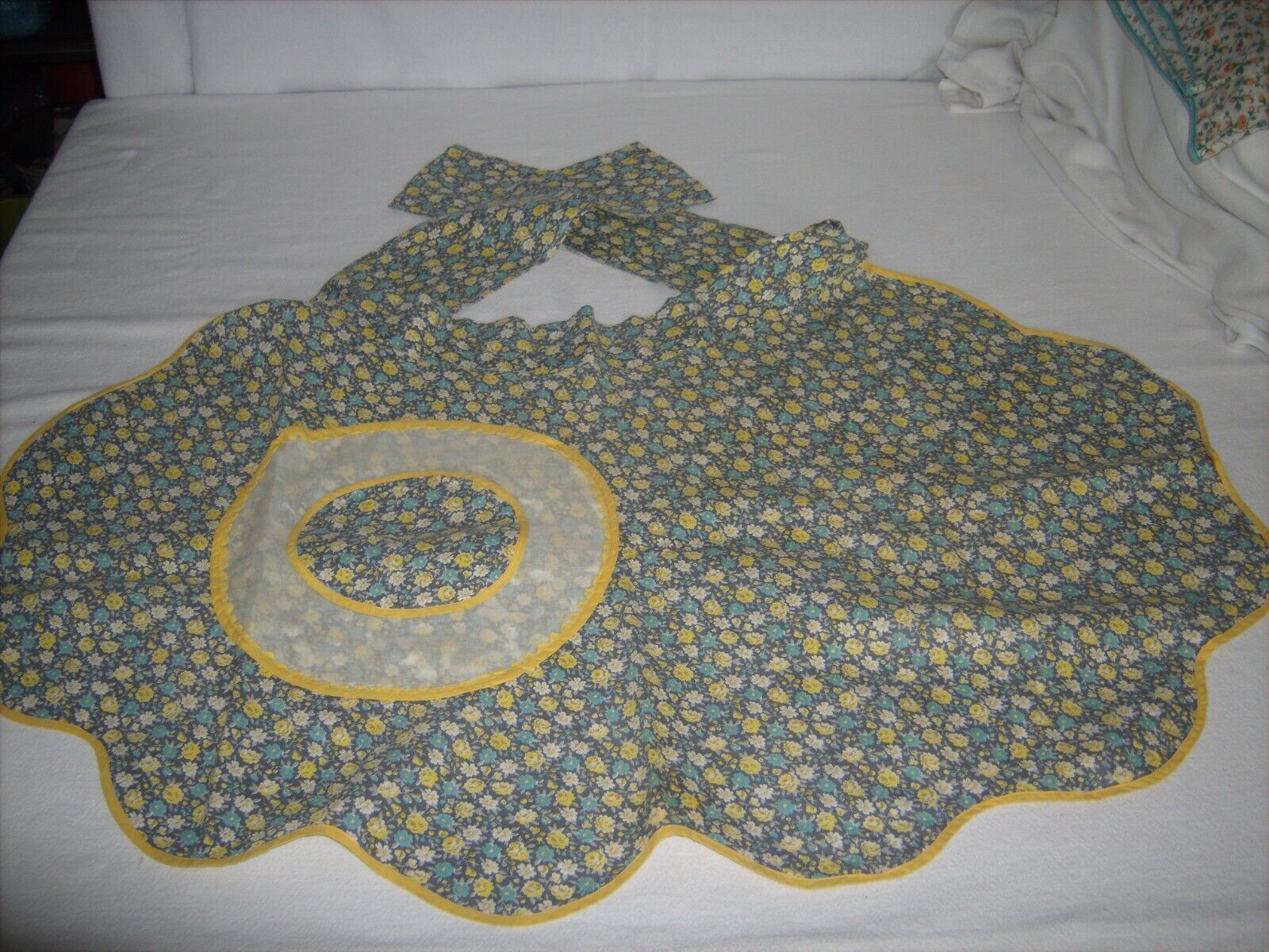 VTg 1950\'s Floral Half Tie Apron Small Print Fabric Organdy Pocket Granny\'s