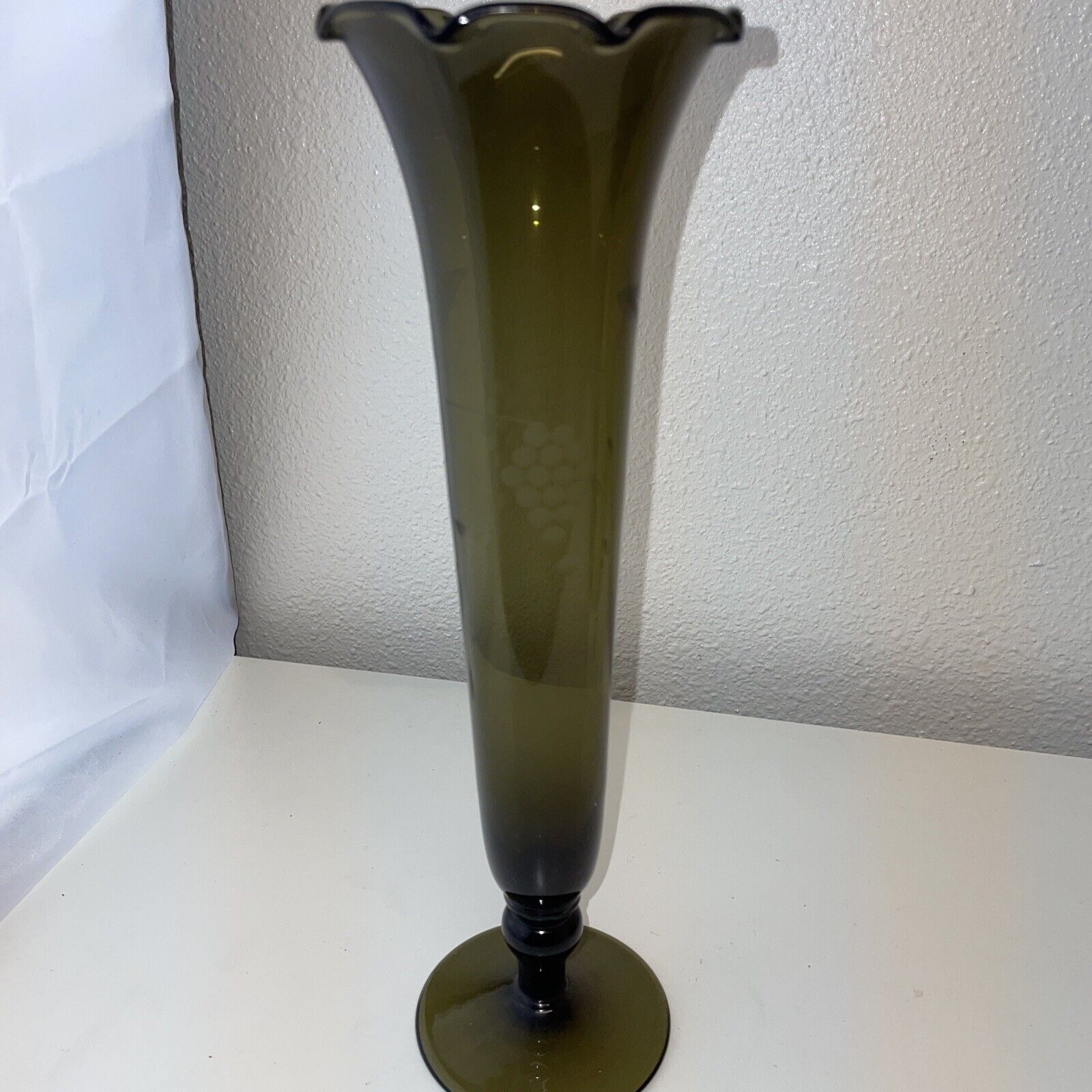 Vintage INARCO Etched glass Grapes & Leaves Bud Flower Vase