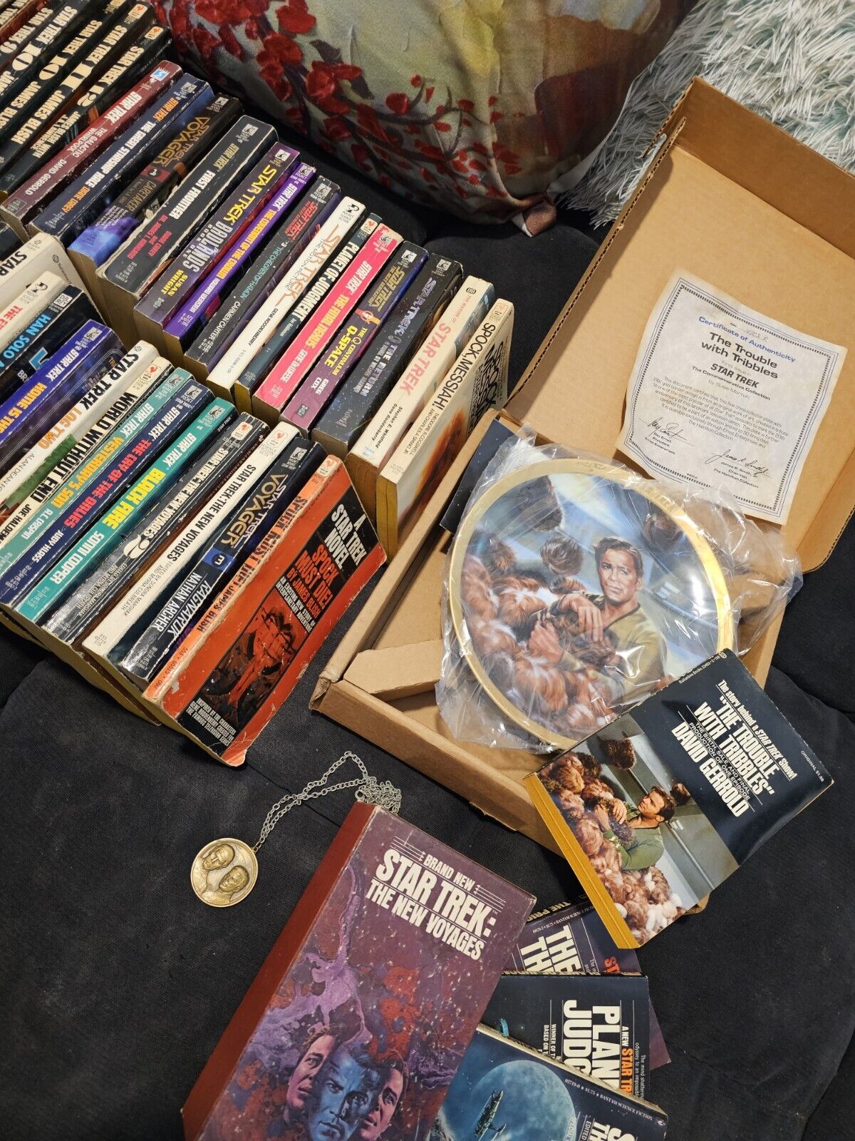 Vintage Star Wars Huge Collection 70pc Books/ Authentic Plate And Medallion 