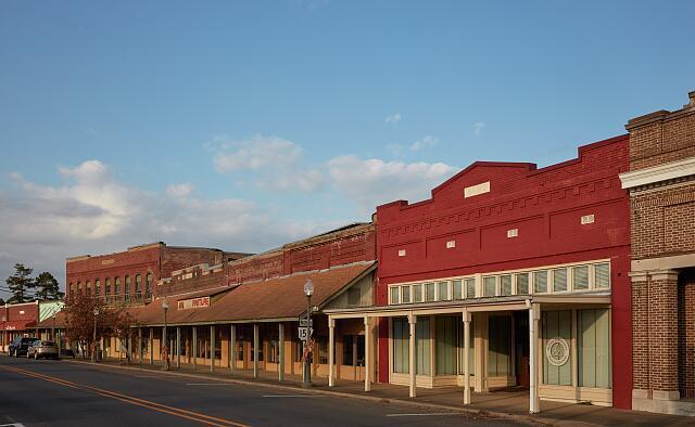 Photo:A block of downtown Dumas, Arkansas
