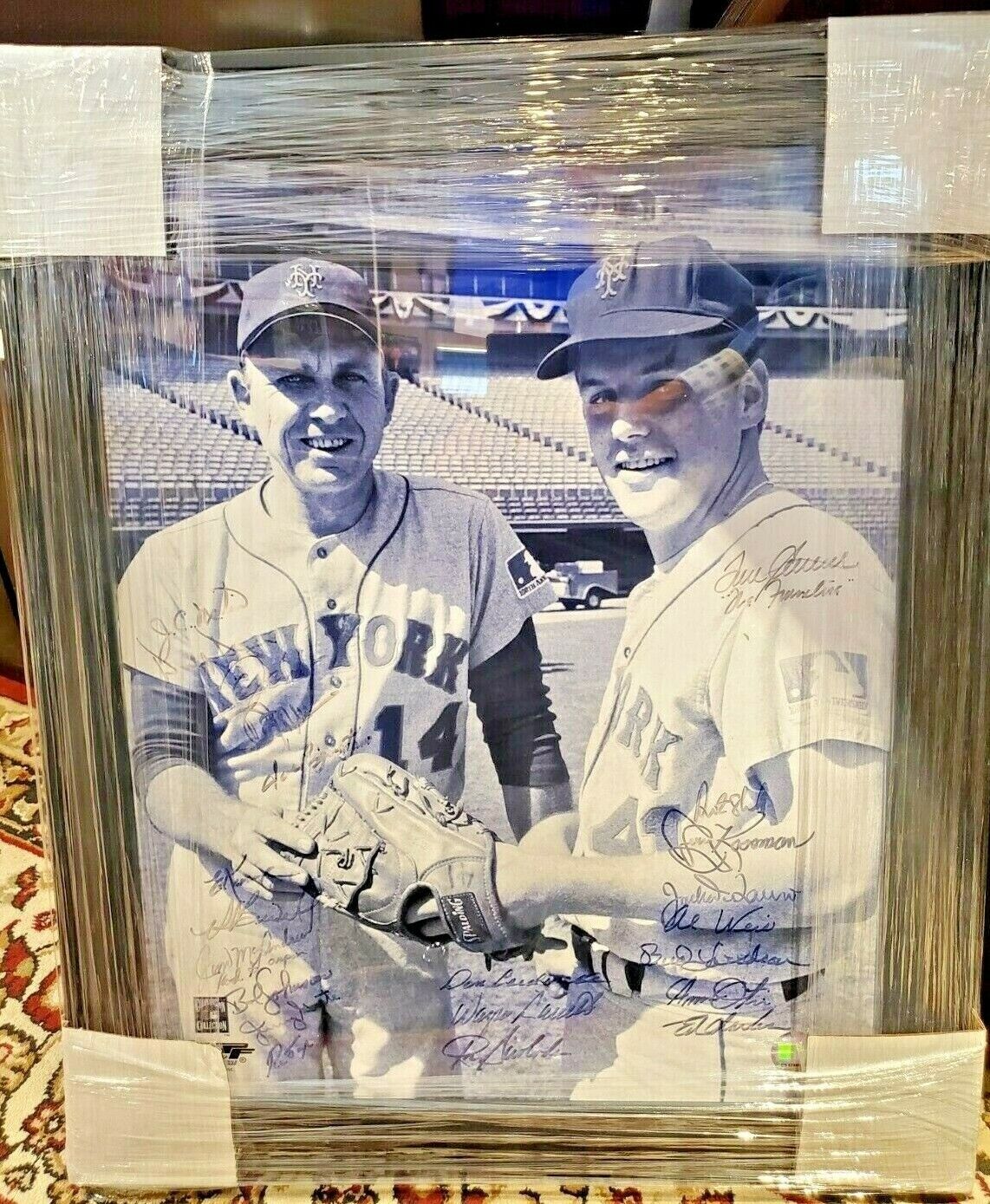 1969 Miracle Mets Team Sighned Tom Seaver Photo MLB COA.