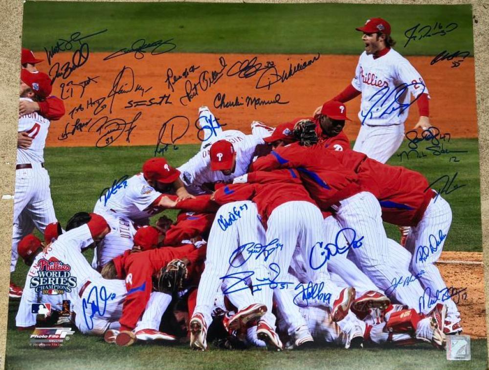 2008 World Series Champion Phillies Team Signed Photofile 16 x 20 Photo 32 Autog