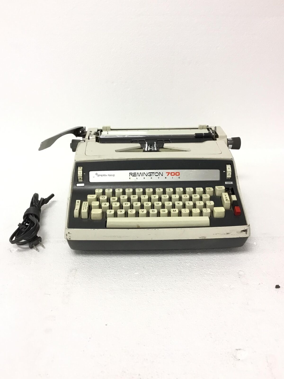 REMINGTON 700 Electric Typewriter, Stuck Keys, AS IS no returns 