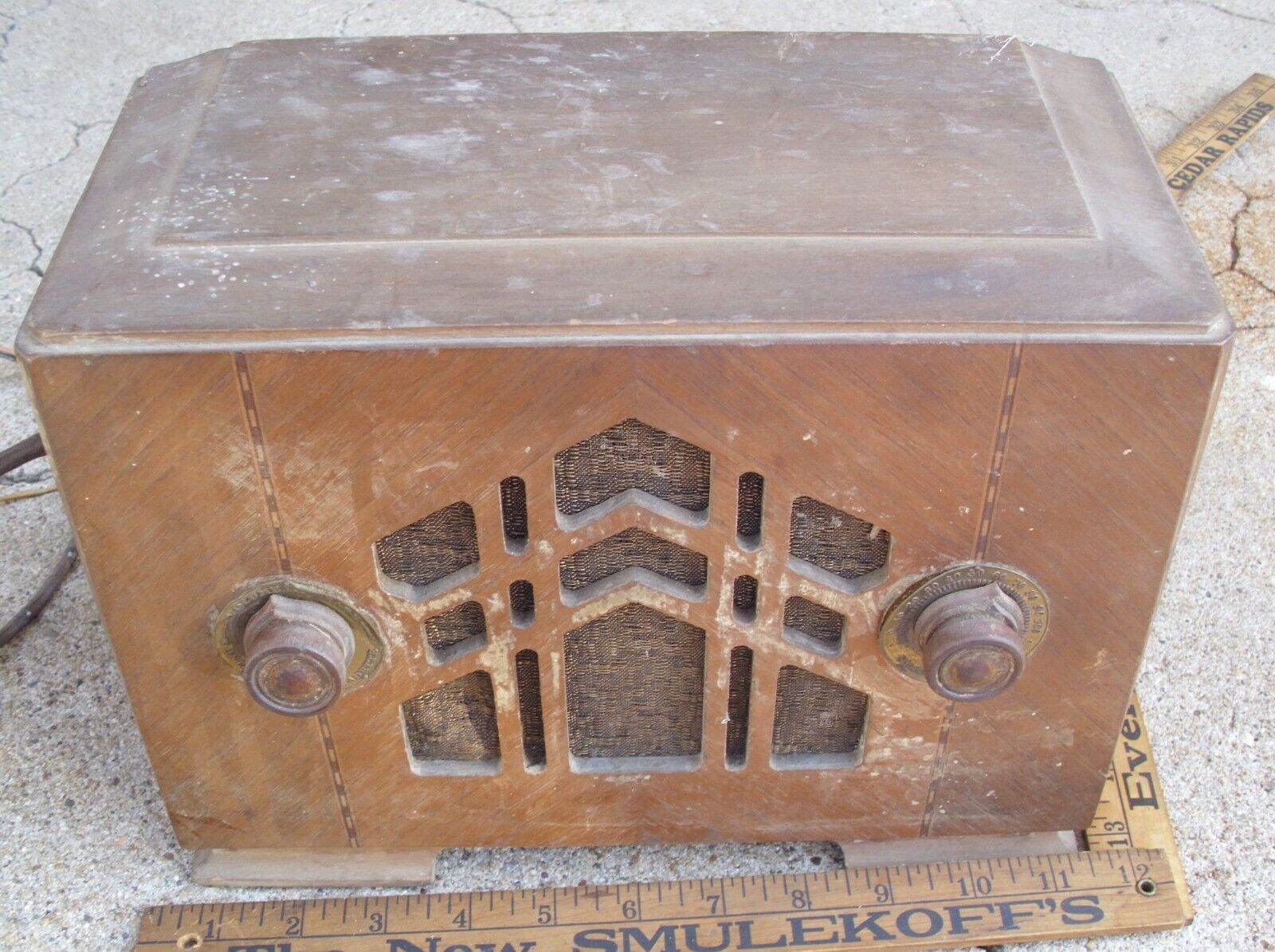 INTERANTIONAL RADIO CORP. KADETTE DECO WOOD TABLE MODEL TUBE RADIO 1930s
