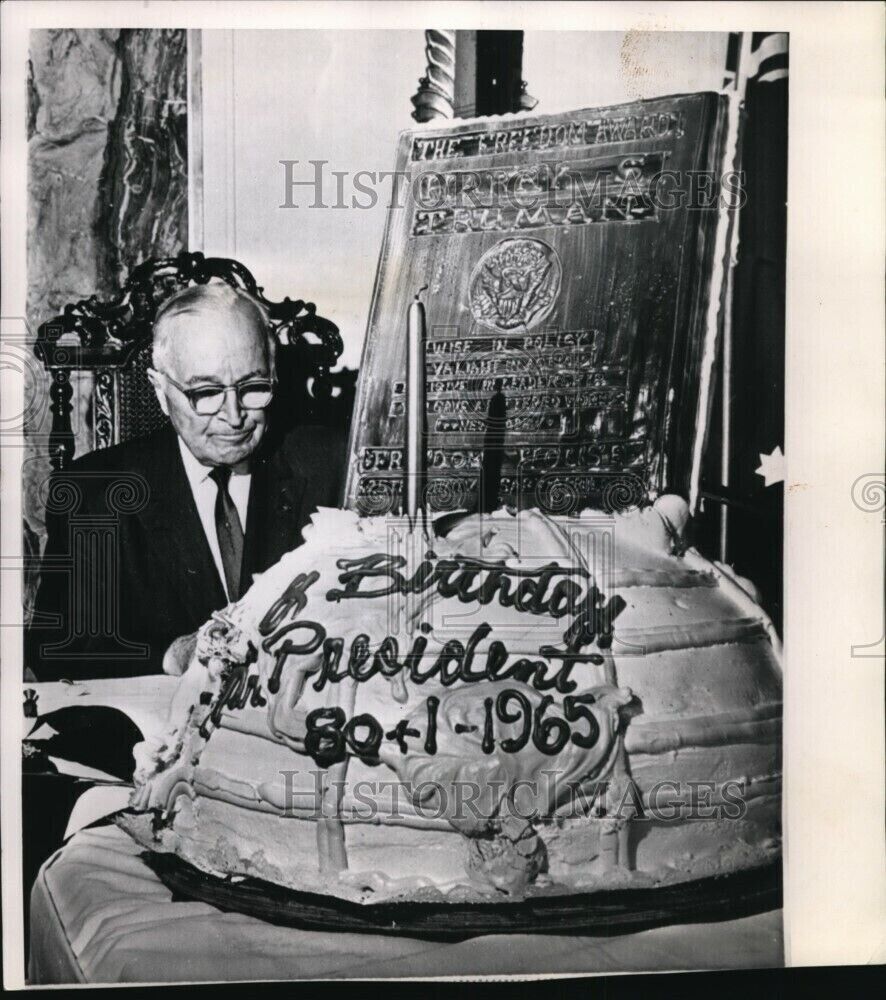 1965 Wirephoto President Harry S Truman 81 years old Sunday sits behind cake 9X8