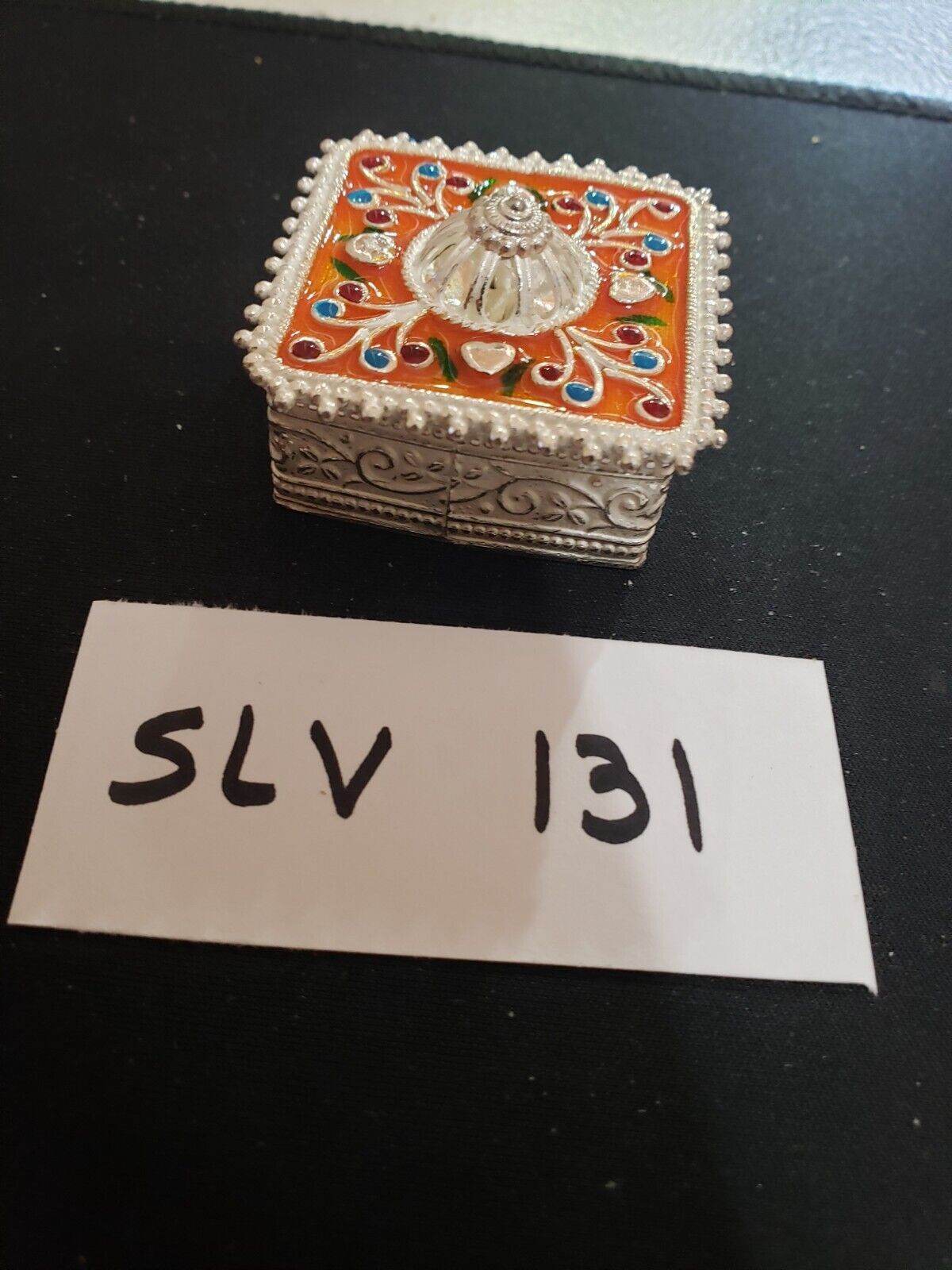 SLV 131 1 3/4x 1 3/4x5/8 98 % silver pill/small item storage box flowers/pearls