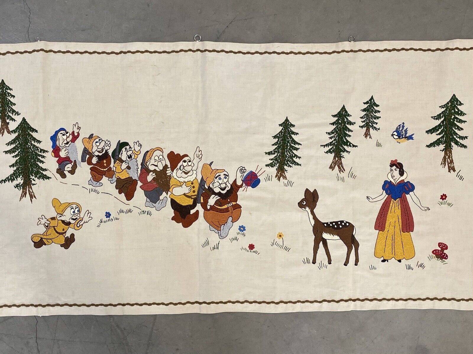 🔥 Fine Antique Vintage 1940s Disney SNOW WHITE Dwarfs Embroidered Tapestry, WOW