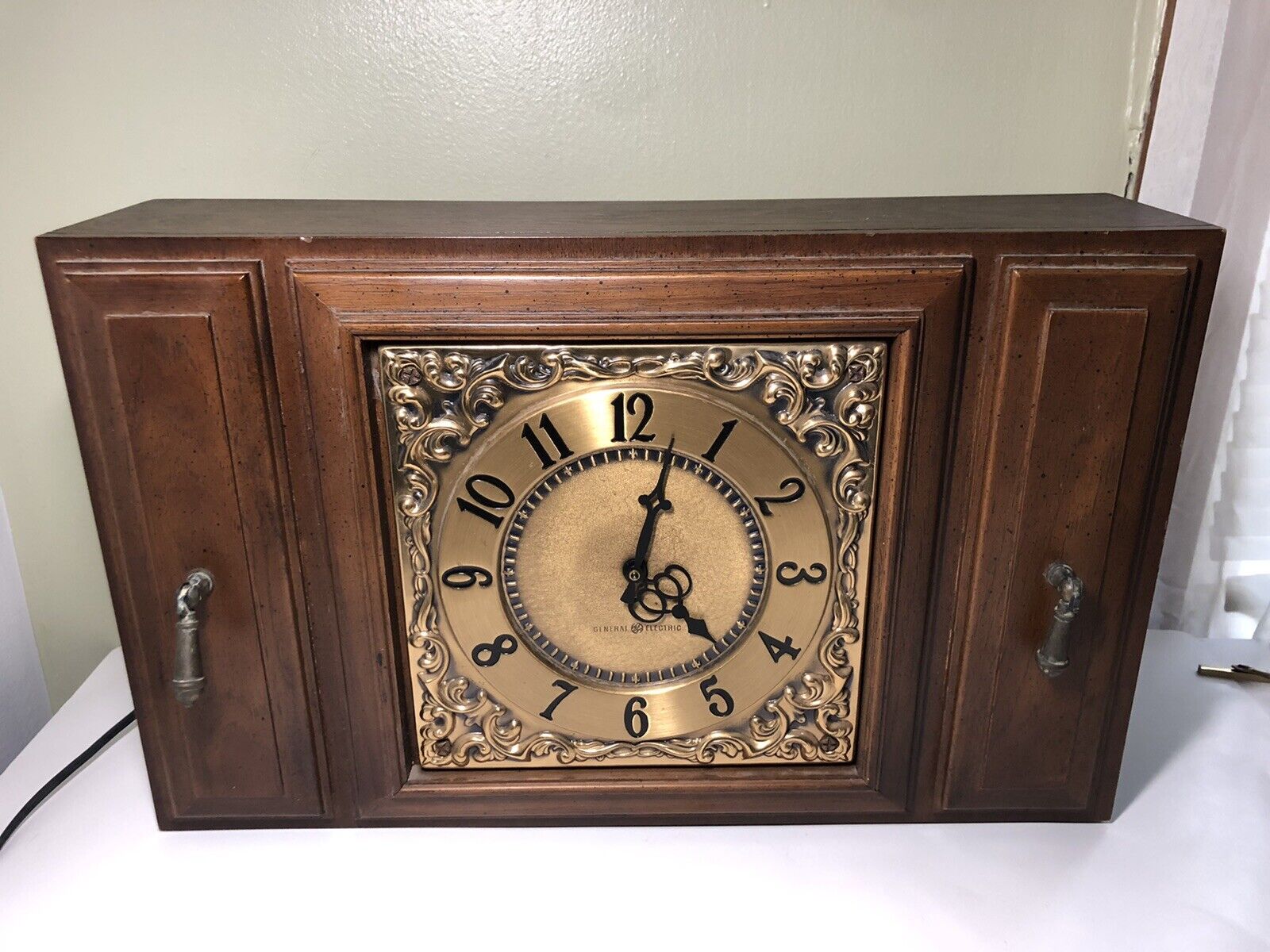 Vintage general electric  clock 14x11
