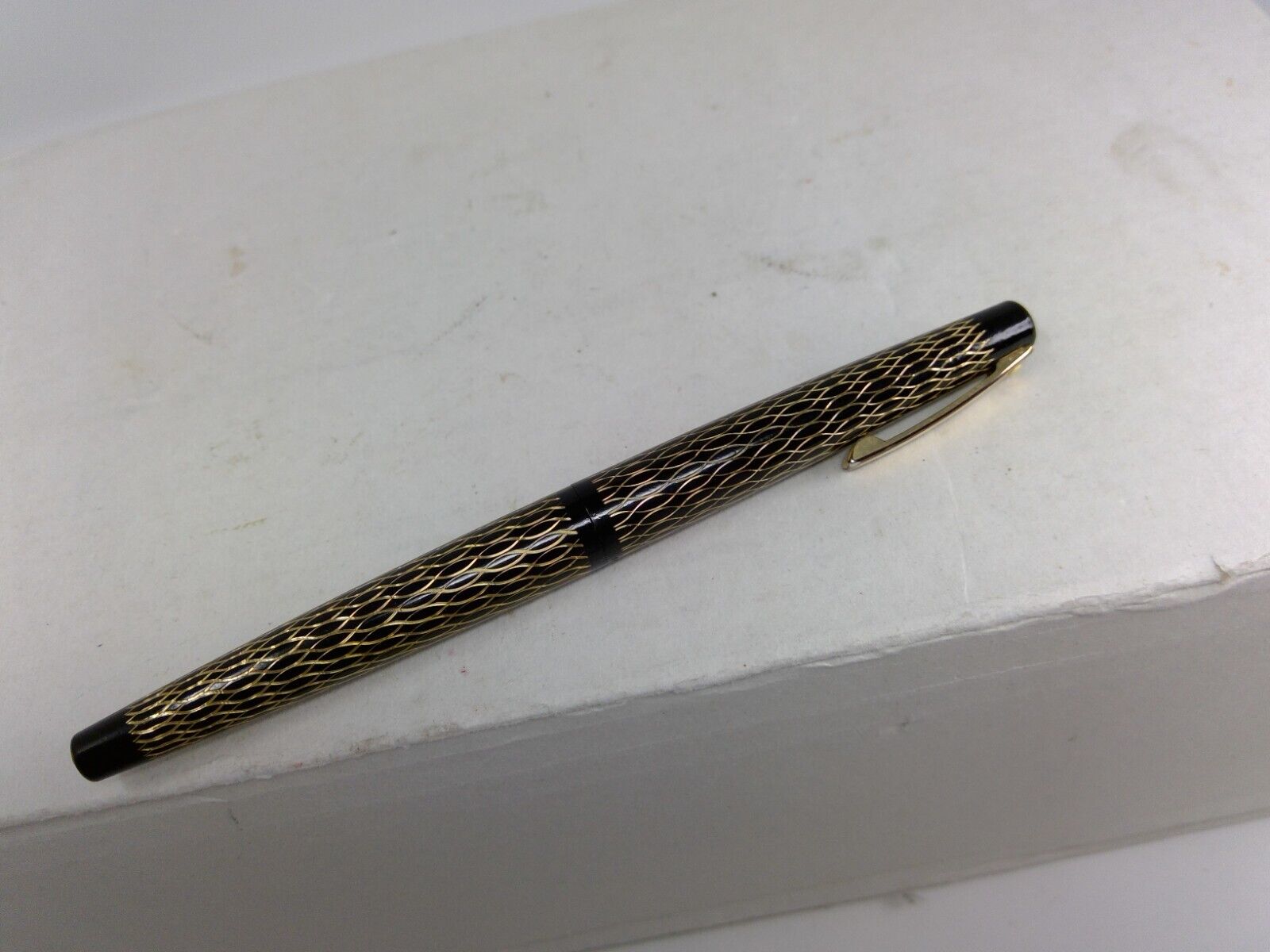 Vintage Shaeffer's Black Resin with Gold Swirls Fountian Pen 14kt Nib