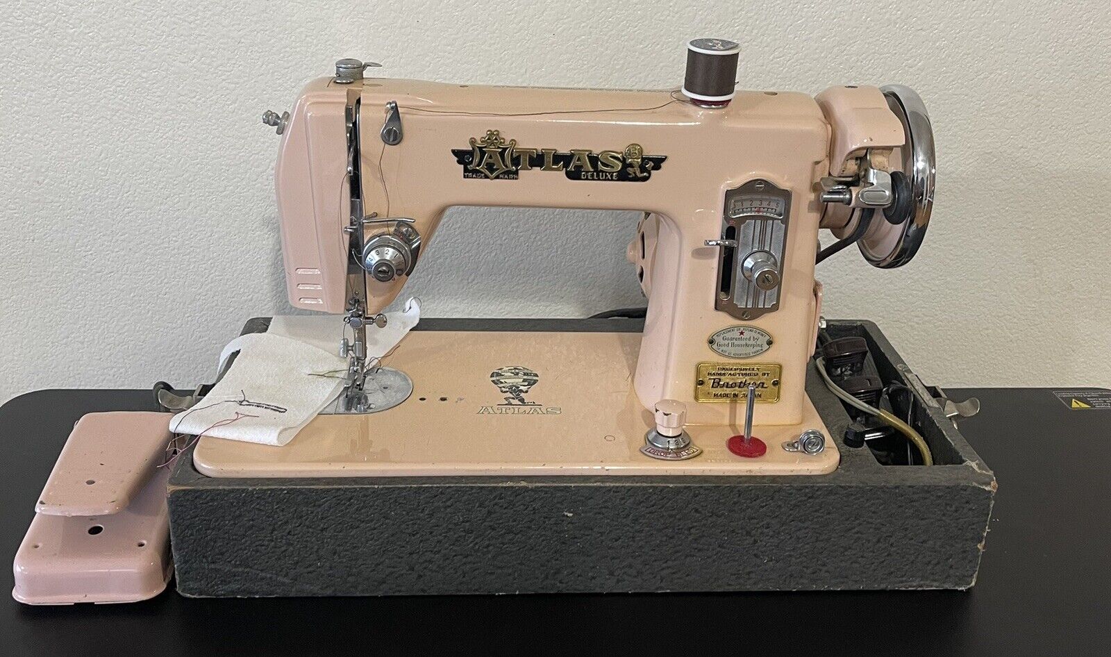 Vtg 1950\'s Pink Atlas Deluxe Precision Sewing Machine w/Case - Made In Japan