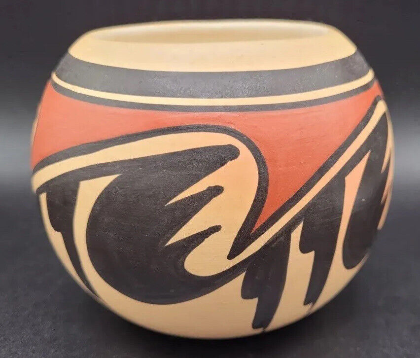 Hozoni Pottery Native American Round Vase Signed By Artist 4\