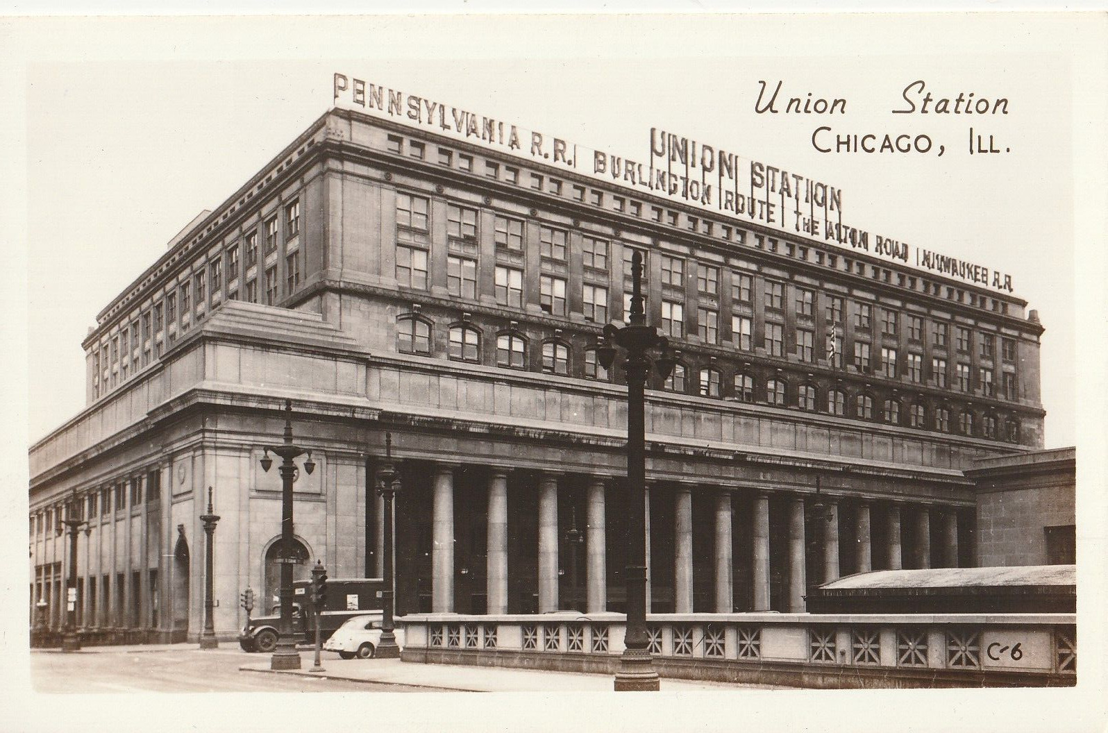Vintage Postcard Union Station Chicago, Illinois Black & White Photo Unposted