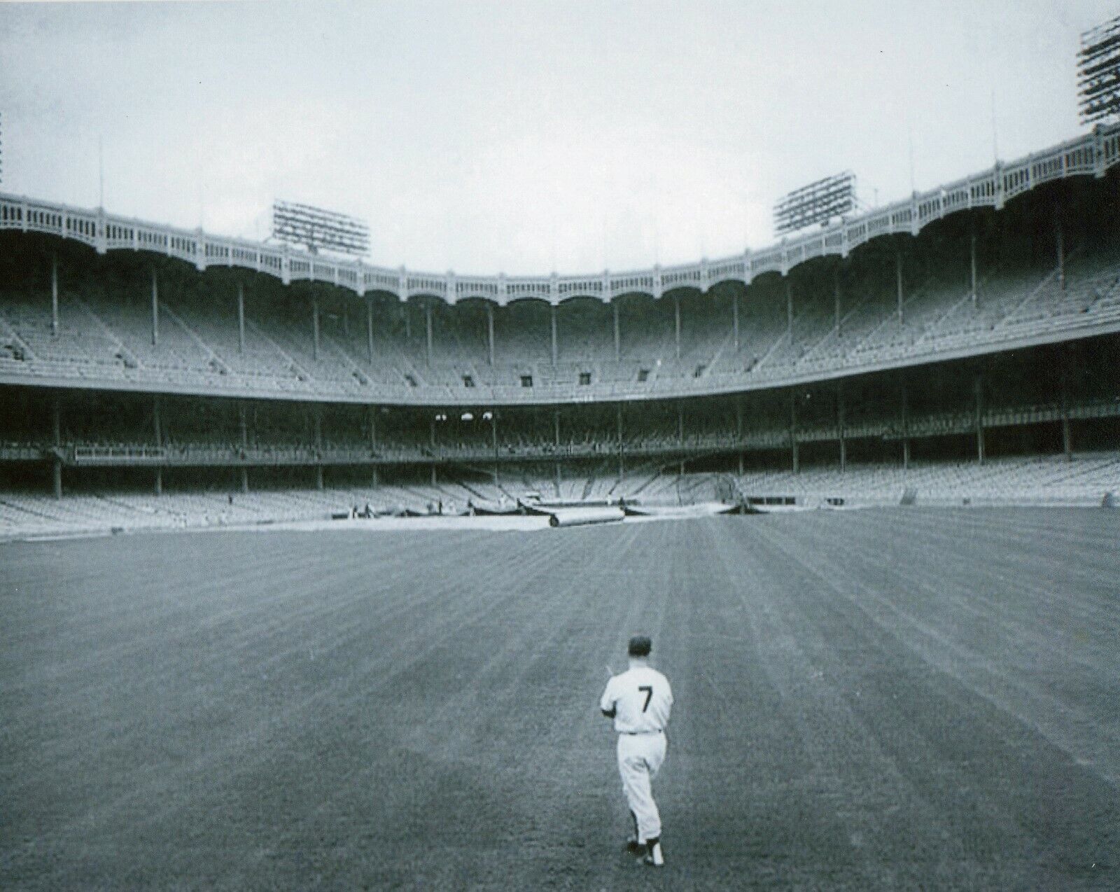 NEW YORK YANKEES MICKEY MANTLE ALONE IN THE OUTFIELD