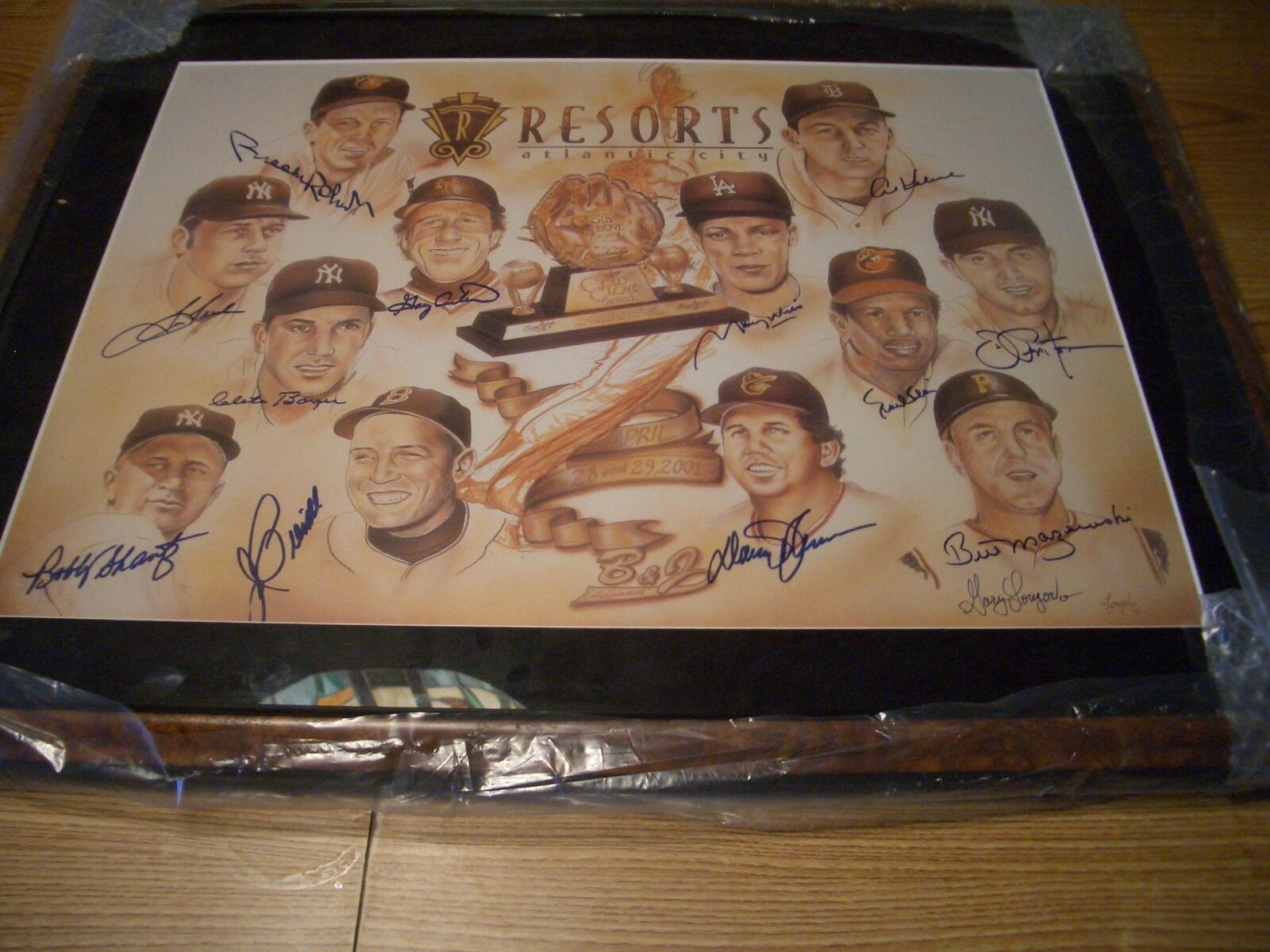 FINEST IN THE FIELD GOLD GLOVE COLOR LITHOGRAPH 24X20, W ALL 12 AUTOGRAPHS + COA