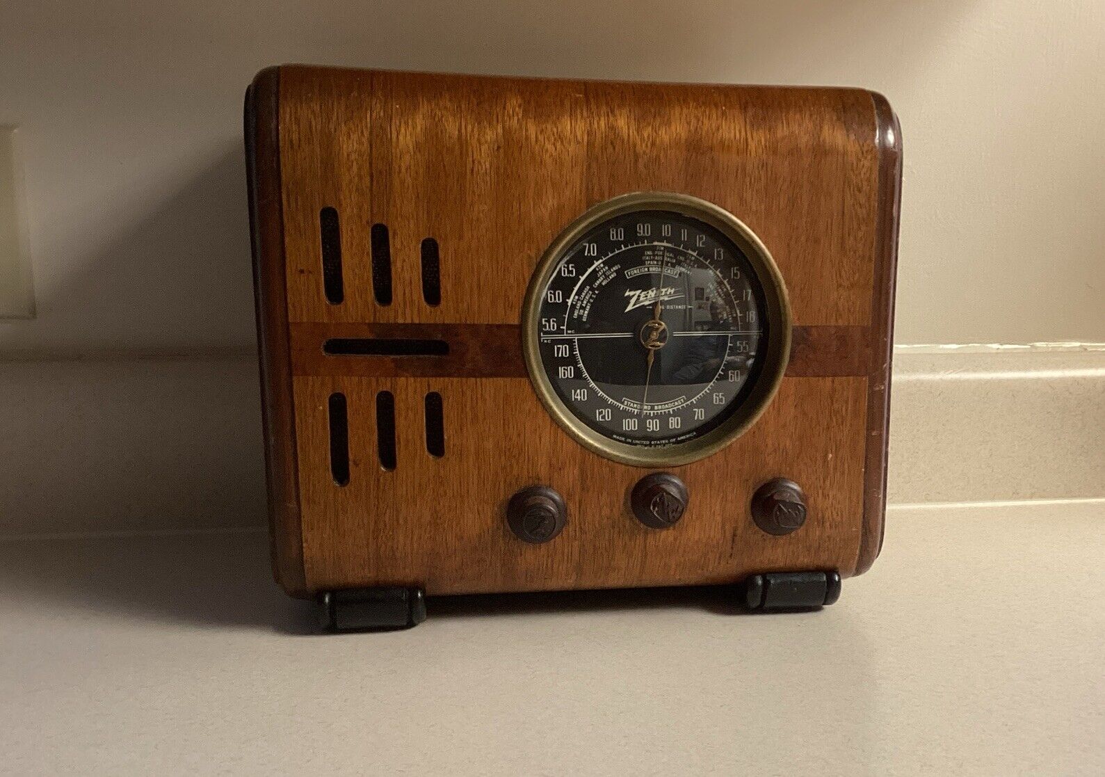 Vintage 1938 Zenith 5-S-218 Cube Tube Radio Walnut Cabinet