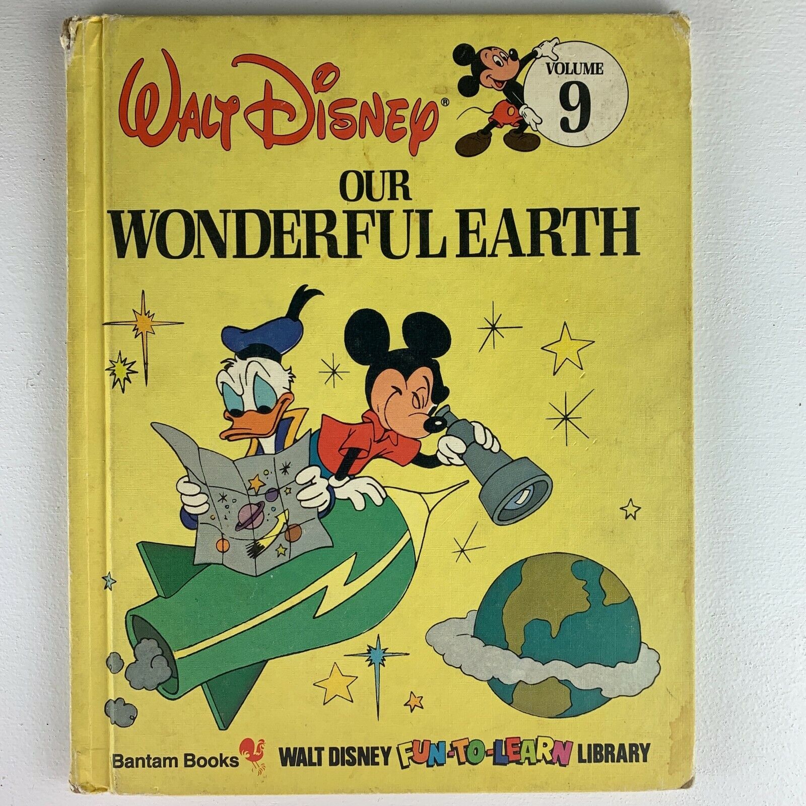 Walt Disney Bantam book - Our wonderful earth (Volume 9) (1984)