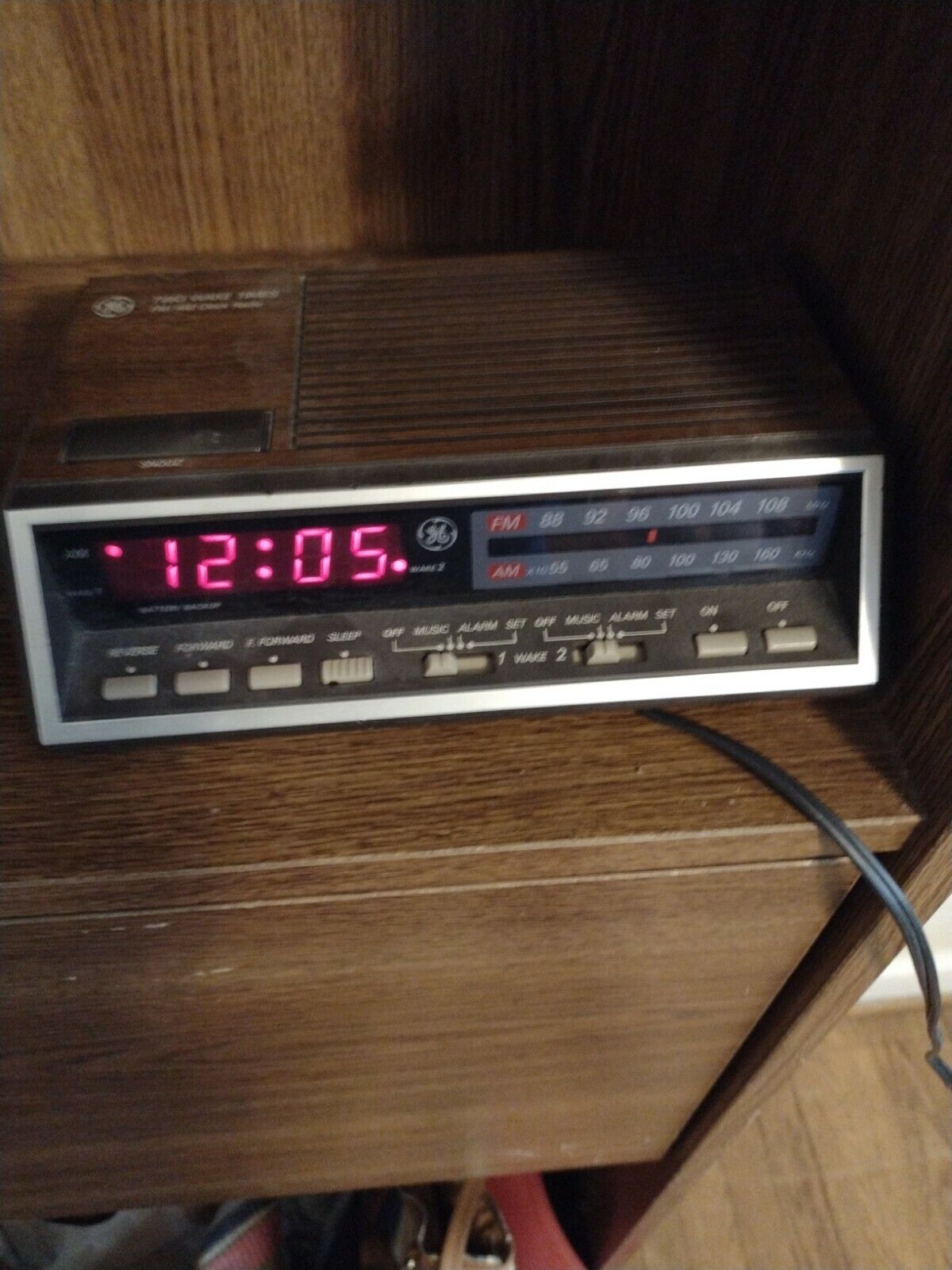 Vintage GE 7-4616A Alarm Clock Radio Dual Alarm Snooze Wood Grain Low Profile