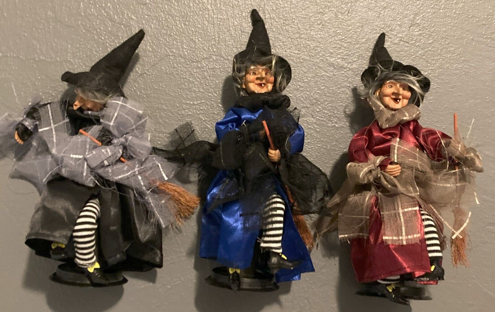 3 GANZ Halloween Animated KICKING WITCH Eyes Light Up-Sound CACKLES / Legs Kick