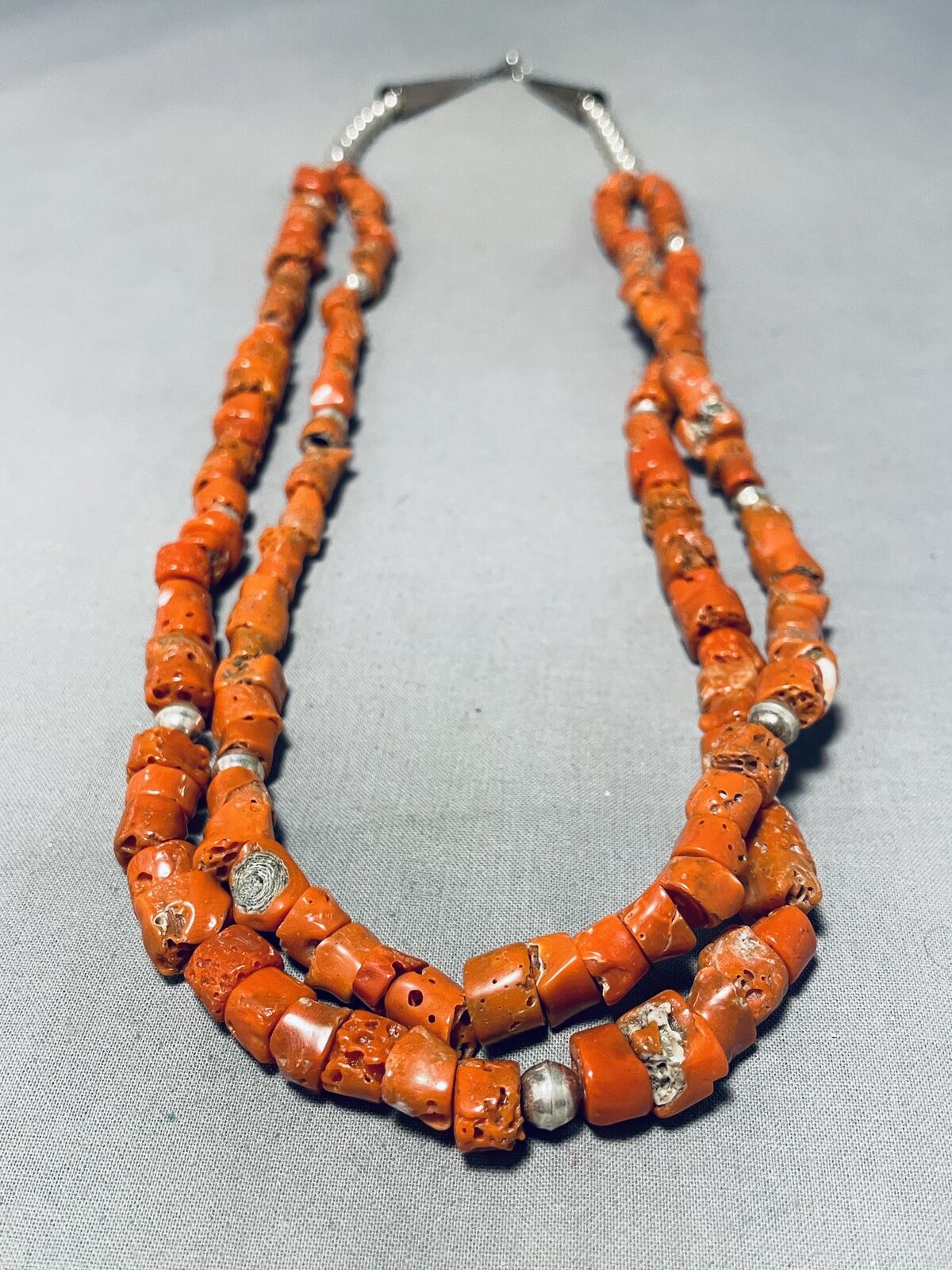 ONE OF THE FINEST VINTAGE NAVAJO CORAL CHUNKS STERLING SILVER NECKLACE