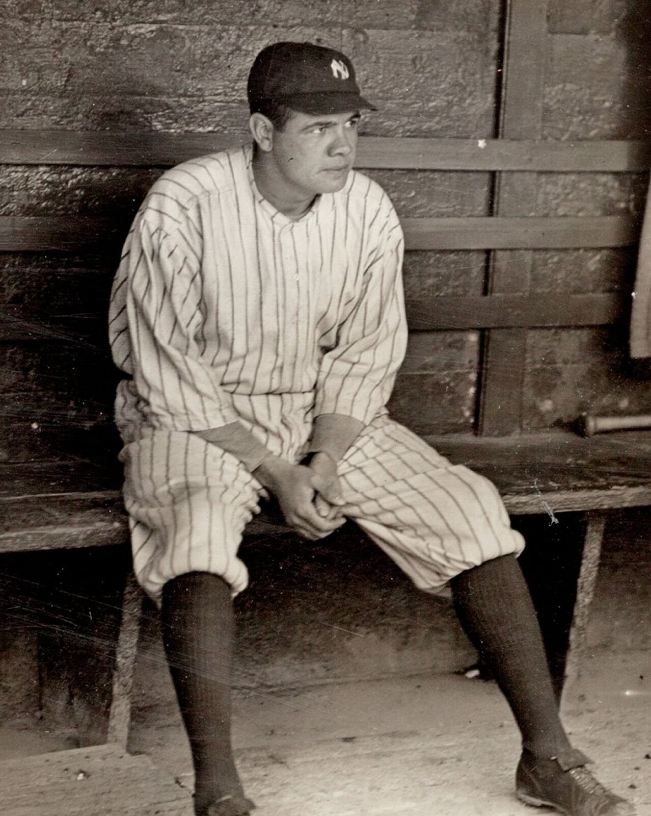 1927 BABE RUTH New York Yankees DUGOUT PHOTO  (185-i)