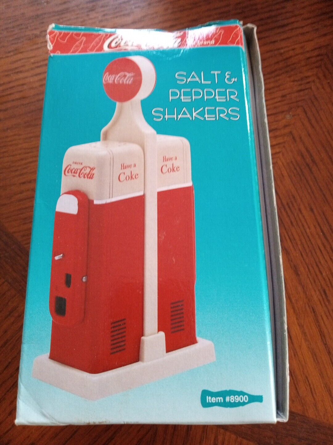 NEW Coca Cola Diner Collection Salt & Pepper Shakers Vending Machine Design 1993