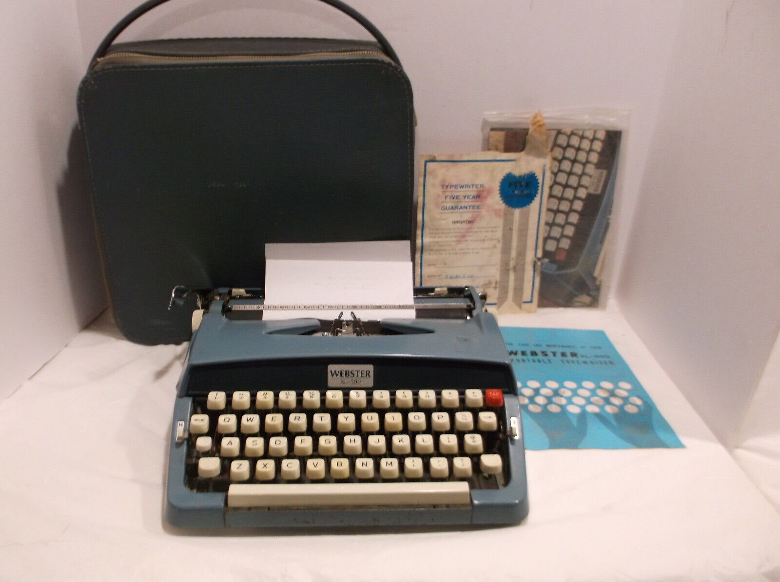1969 VINTAGE  WEBSTER  XL-500 Blue Compact Portable Typewriter W/Case
