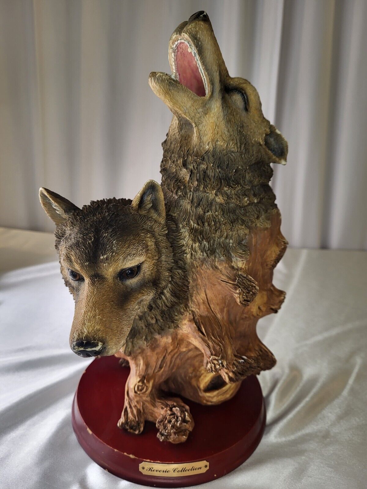 Herco Gift Reverie Collection Wolves Figurine On Base