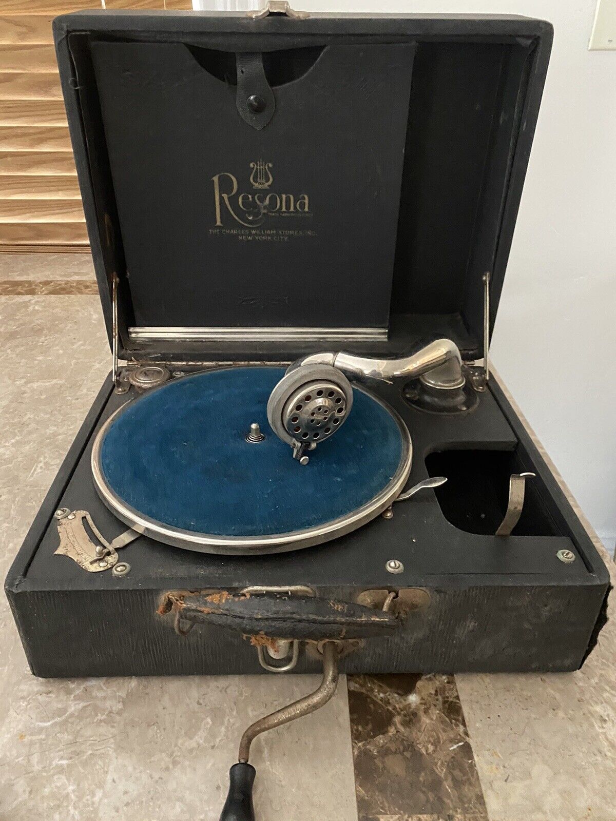 Antique RESONA CHARLES WILLIAMS STORE NY Original Portable Phonograph RUNNING