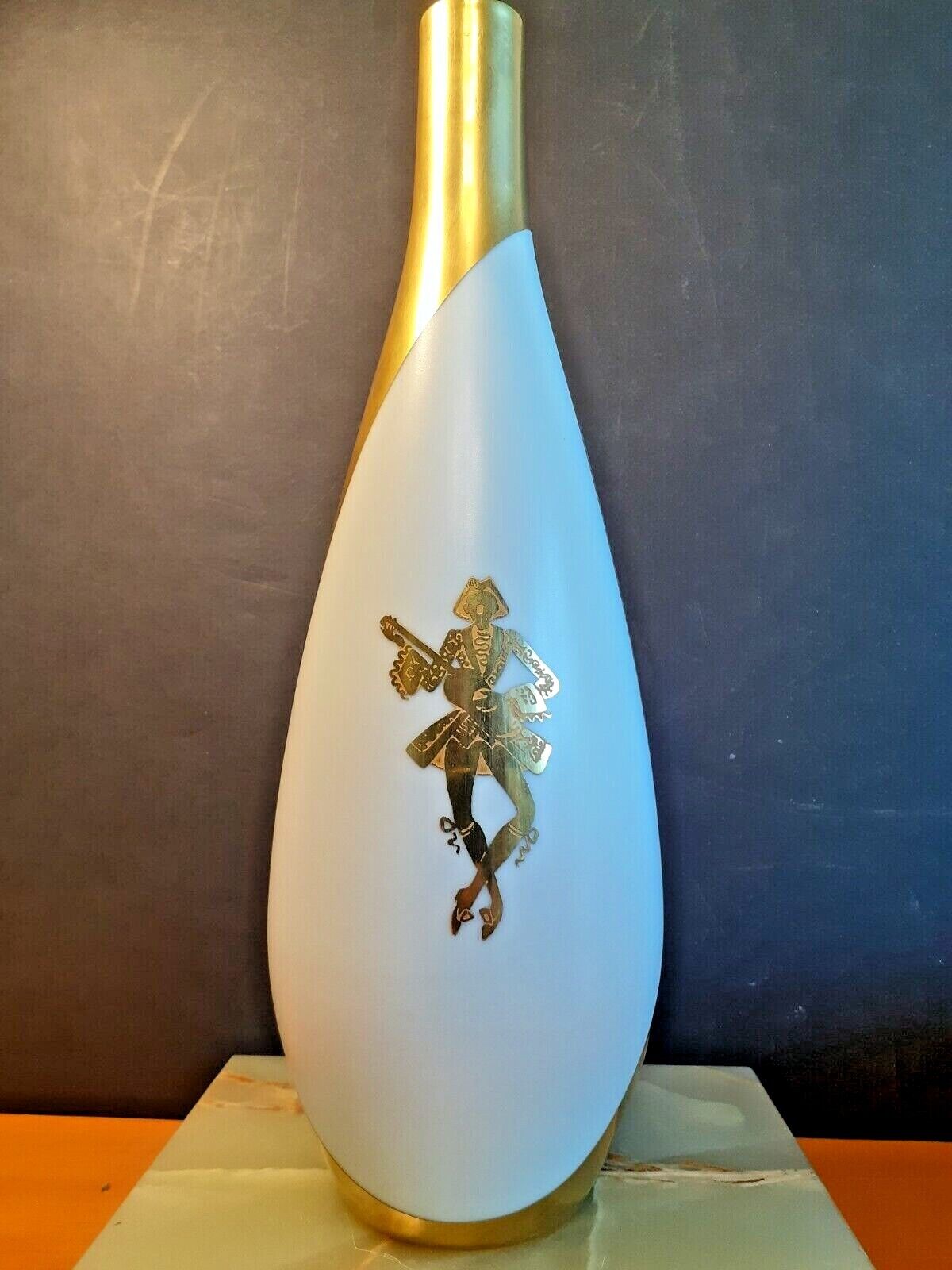 A Striking 24 karat Gold porcelain Vase in Excellent Condition by Arrigo Finzi.