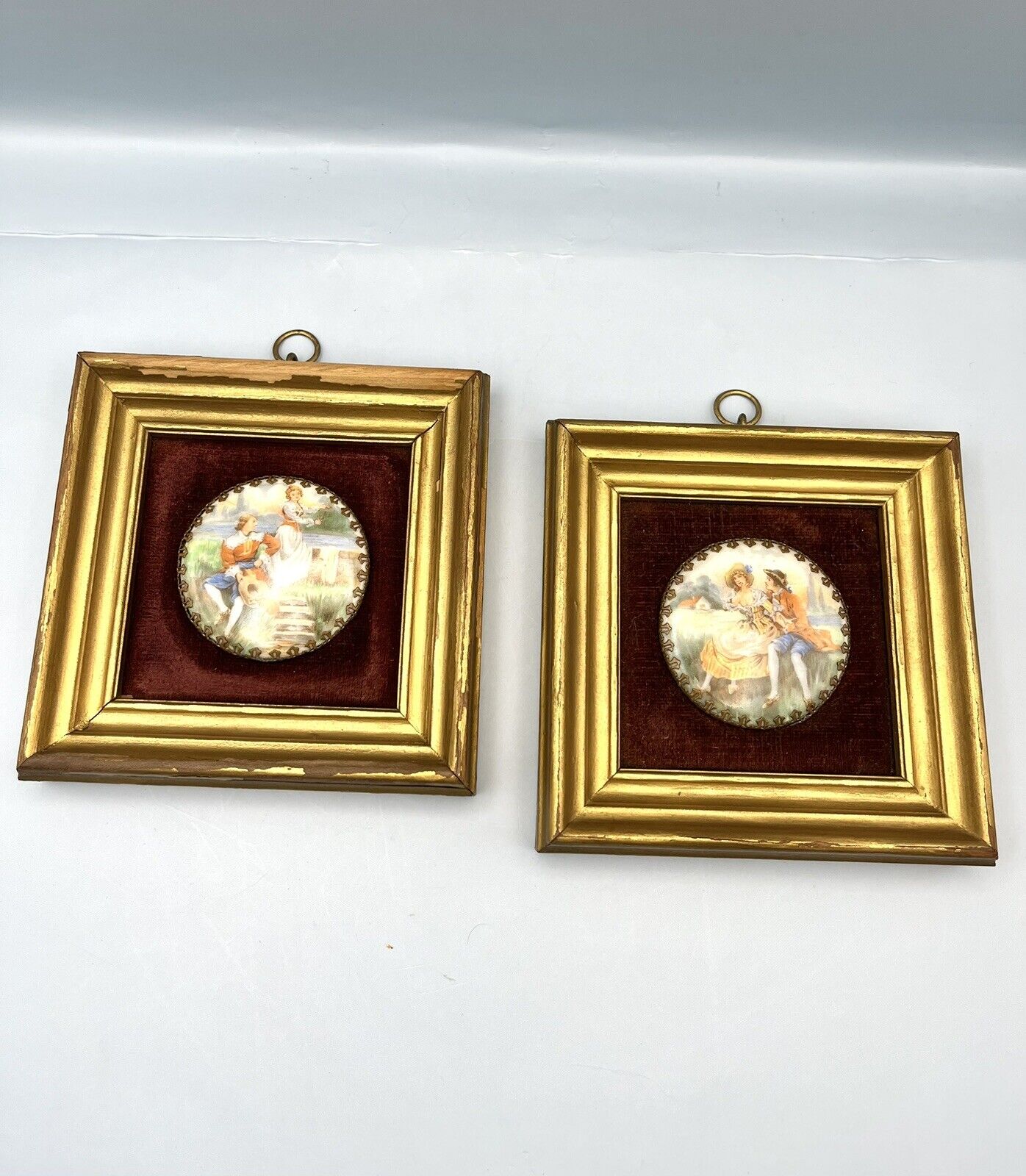 Vintage Courting Couple Cameos Gold Gilt Framed Plaques 1940’s Salem Collection